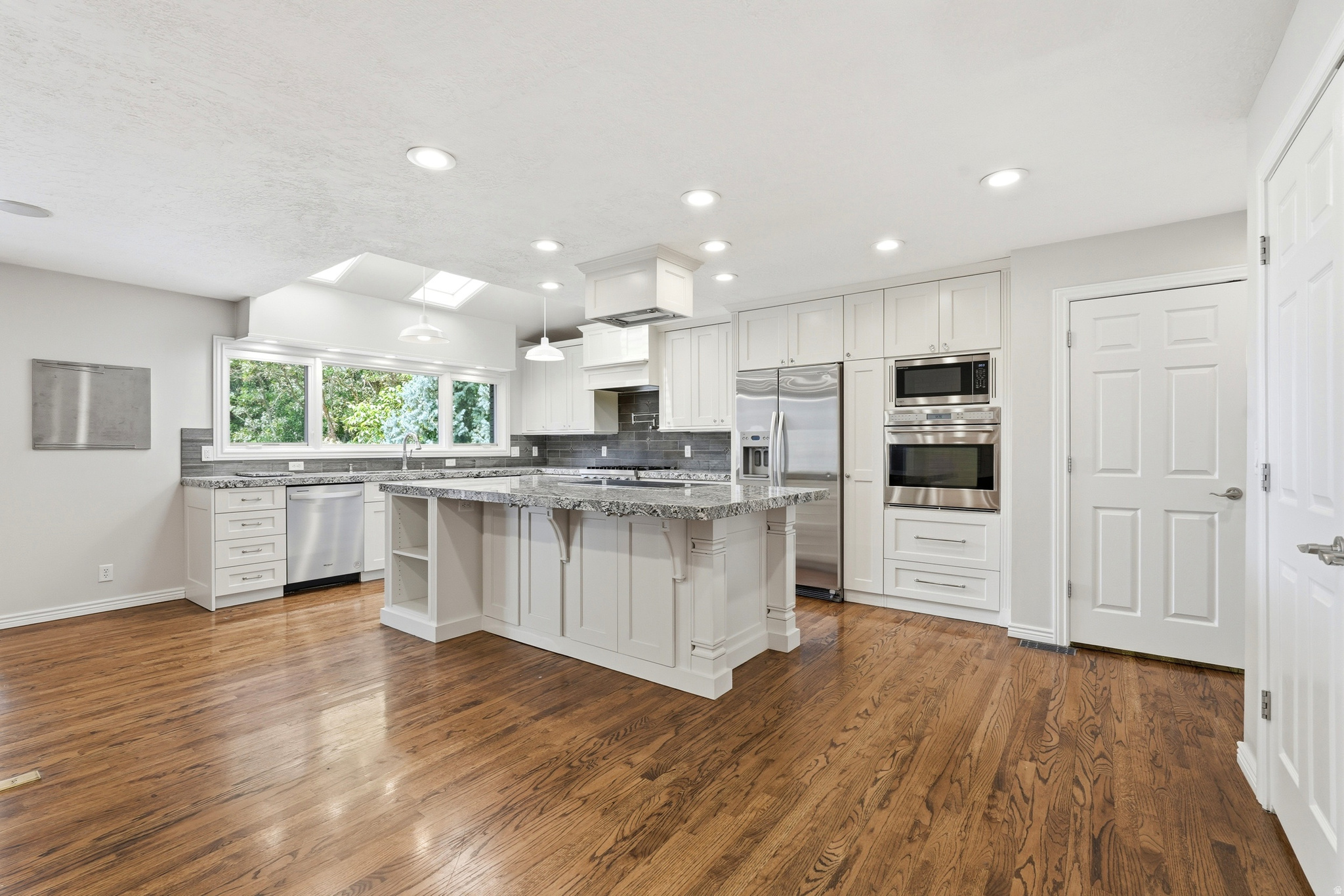 main property photo 18