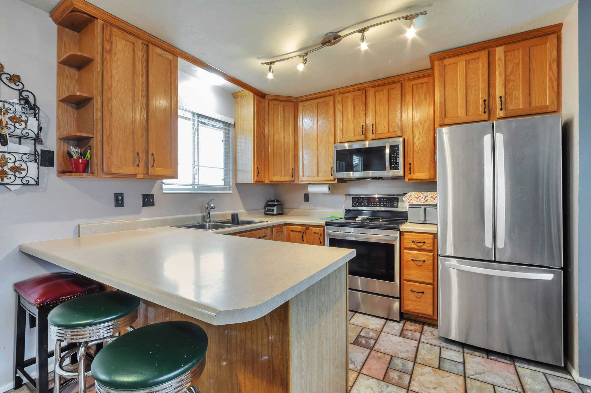 main property photo 4