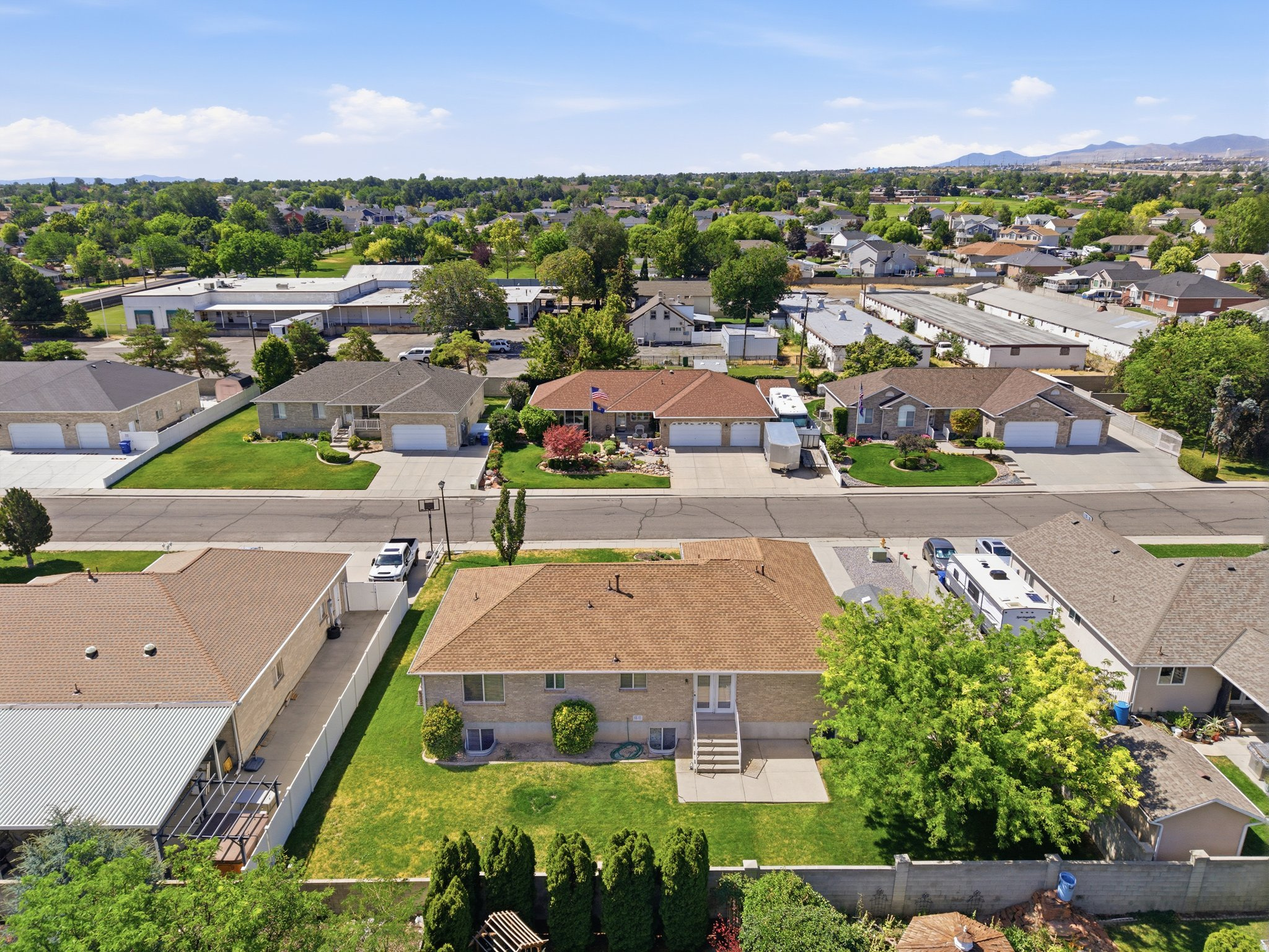 main property photo 23