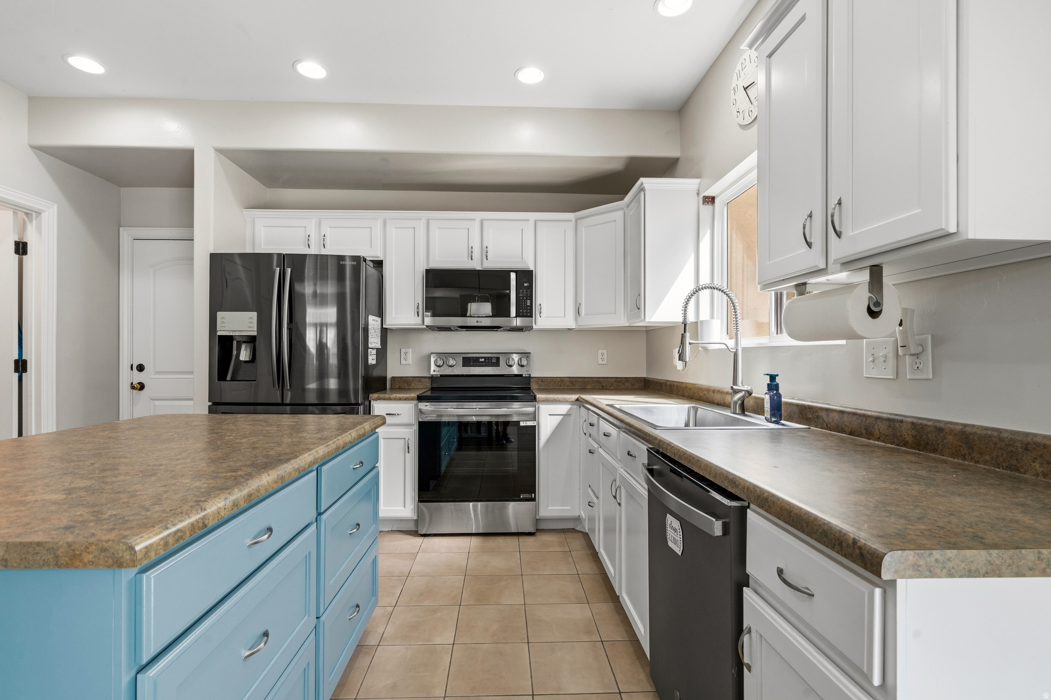 main property photo 13