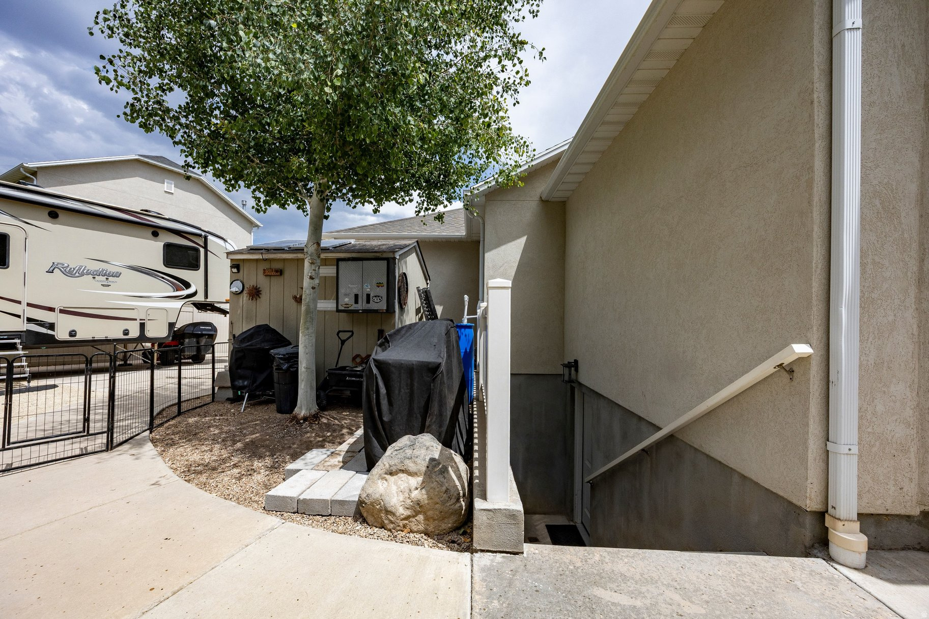 main property photo 32