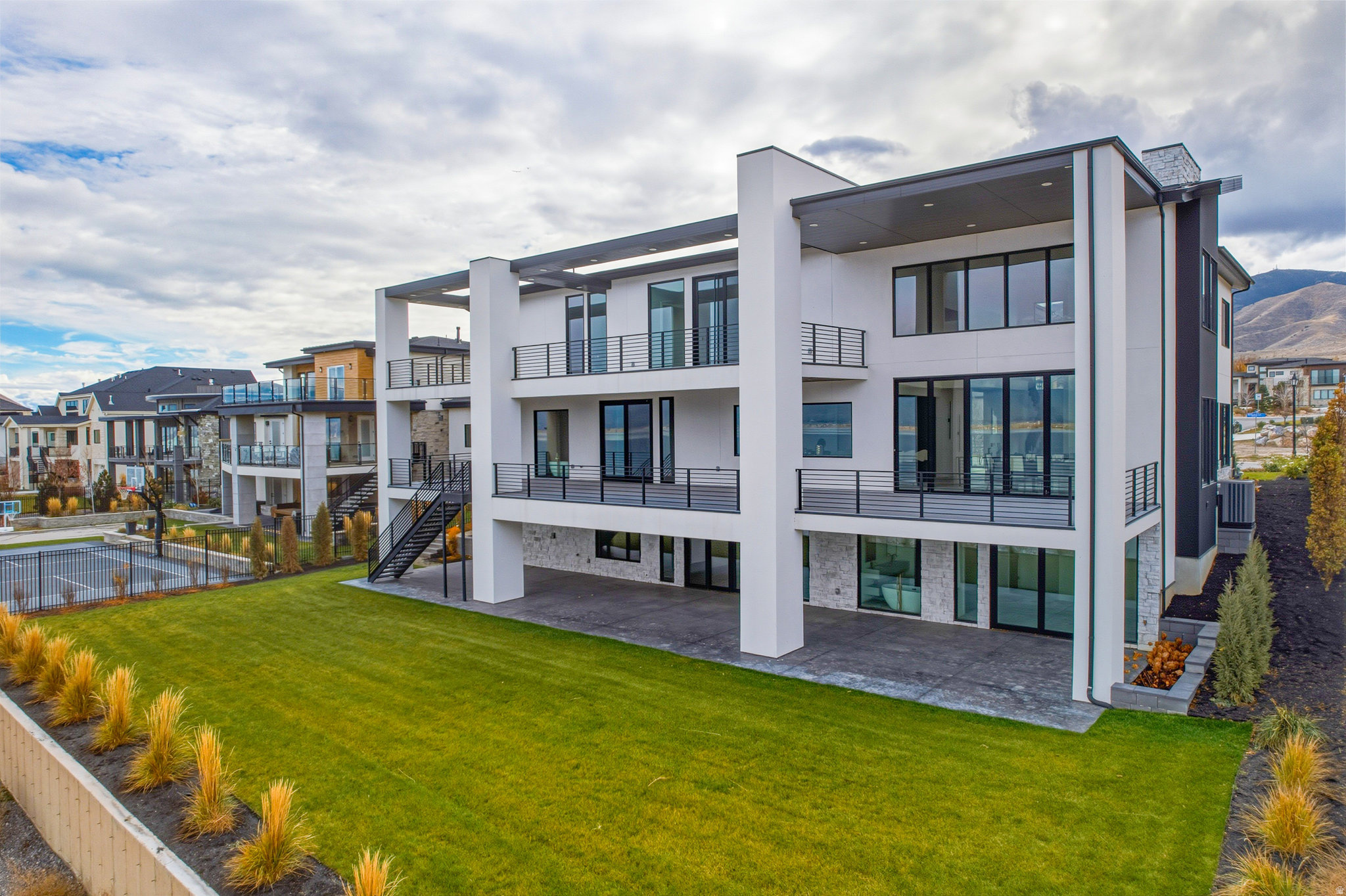 main property photo 10