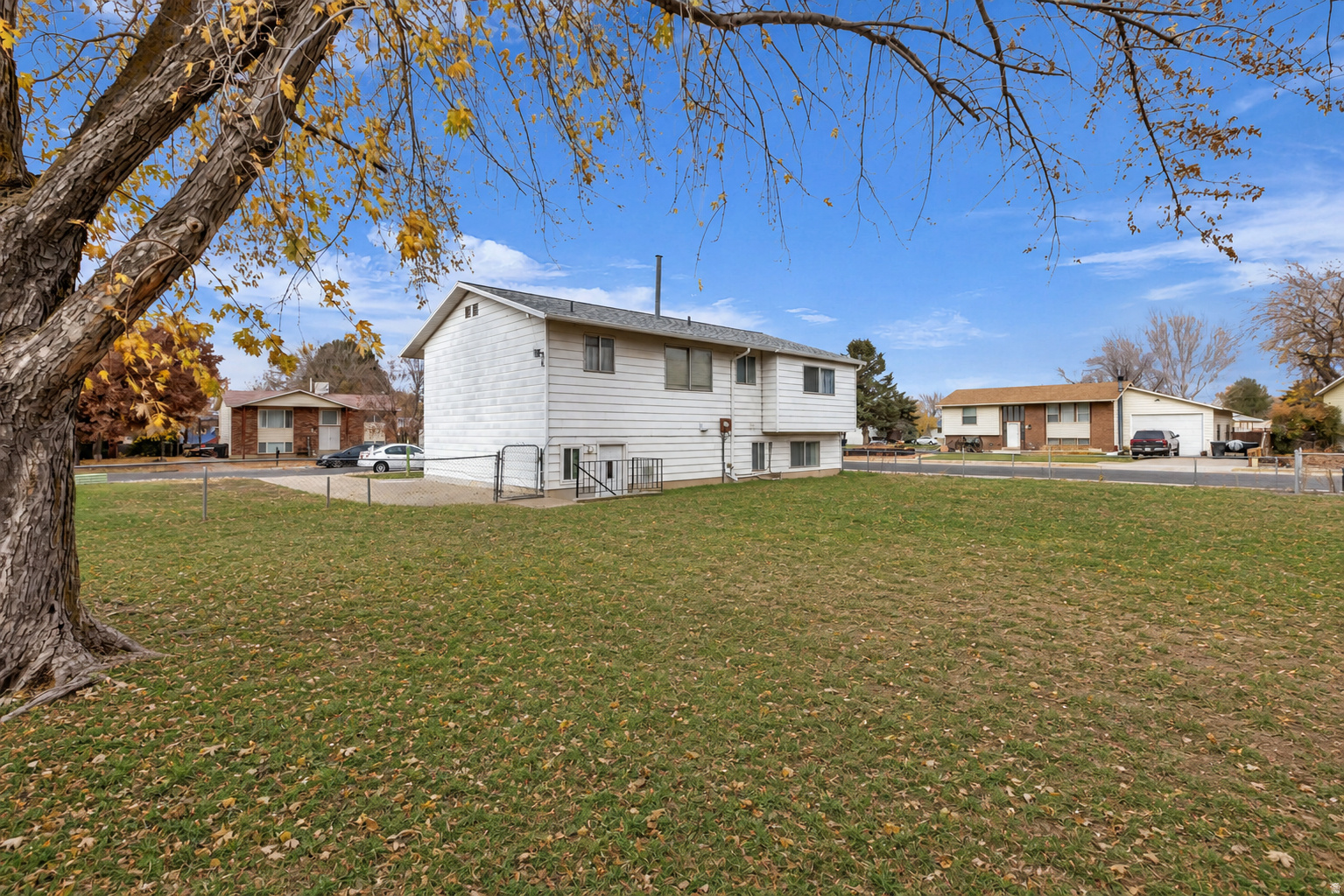 main property photo 11