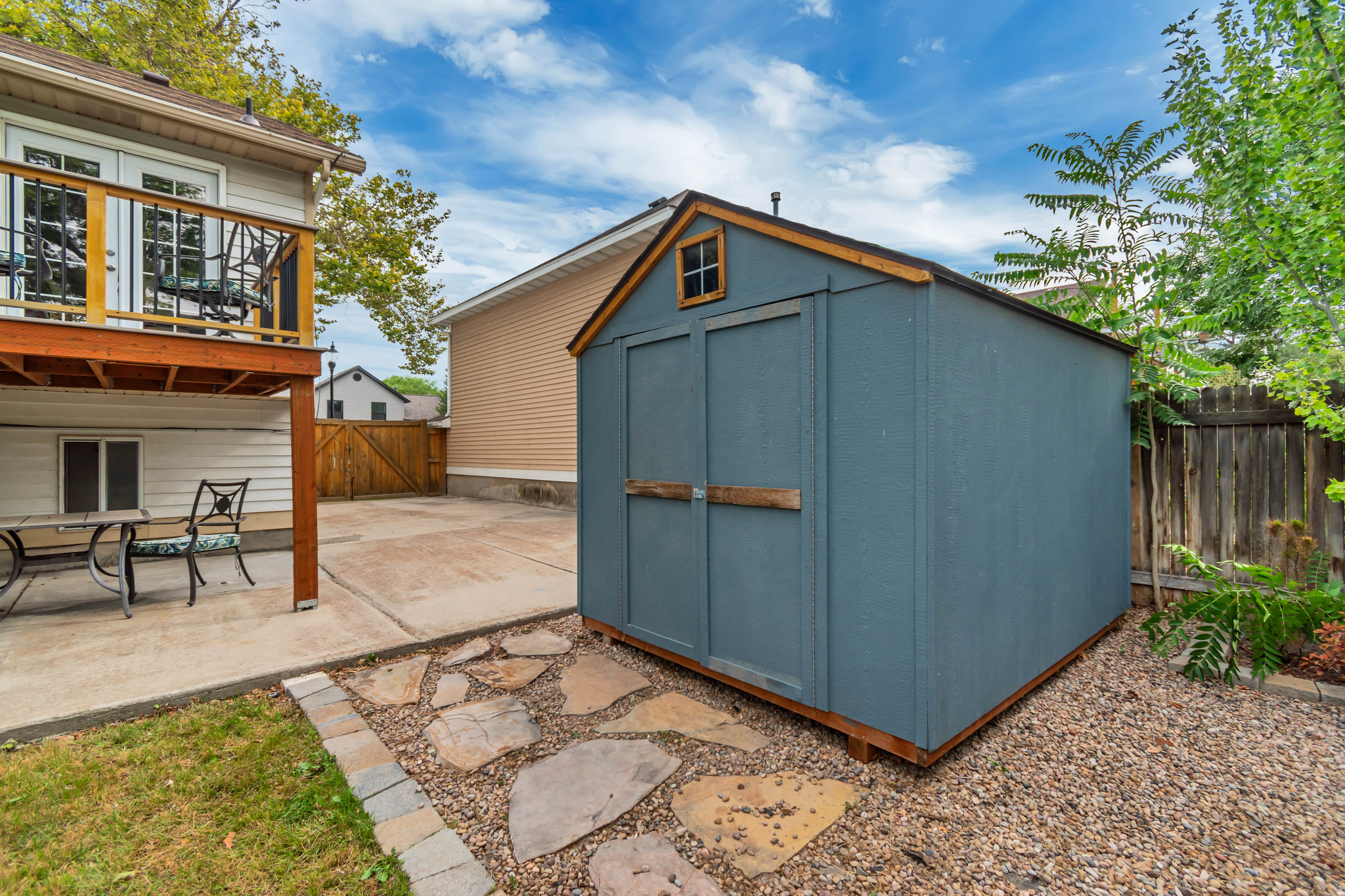 main property photo 23