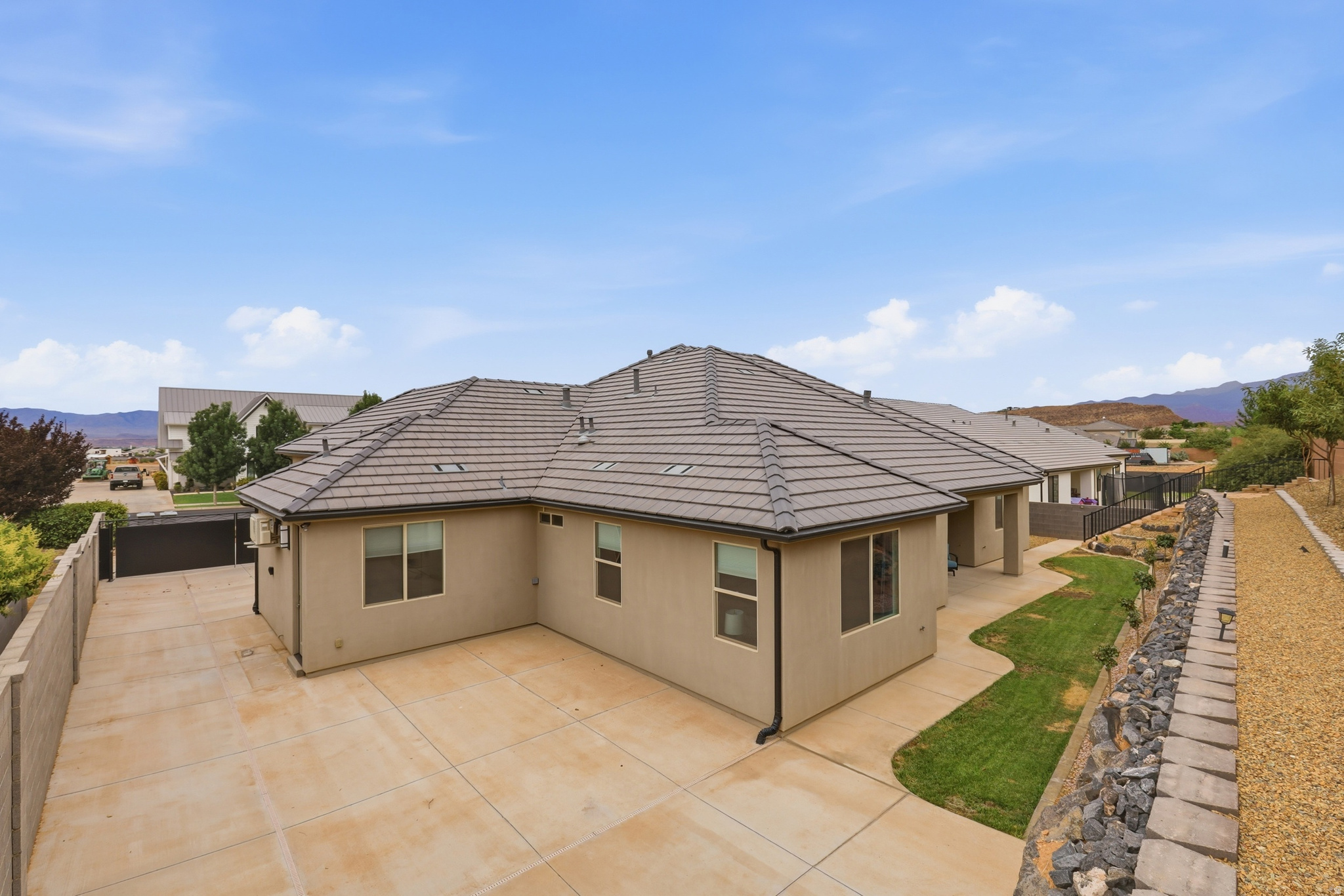 main property photo 34