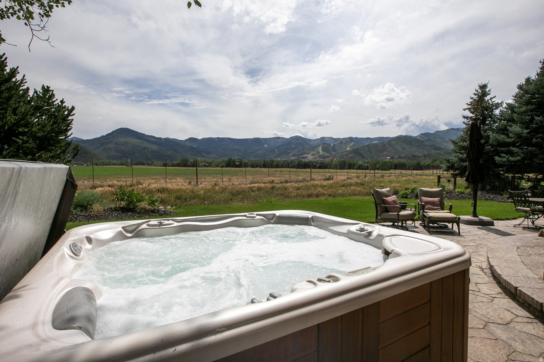 main property photo 28