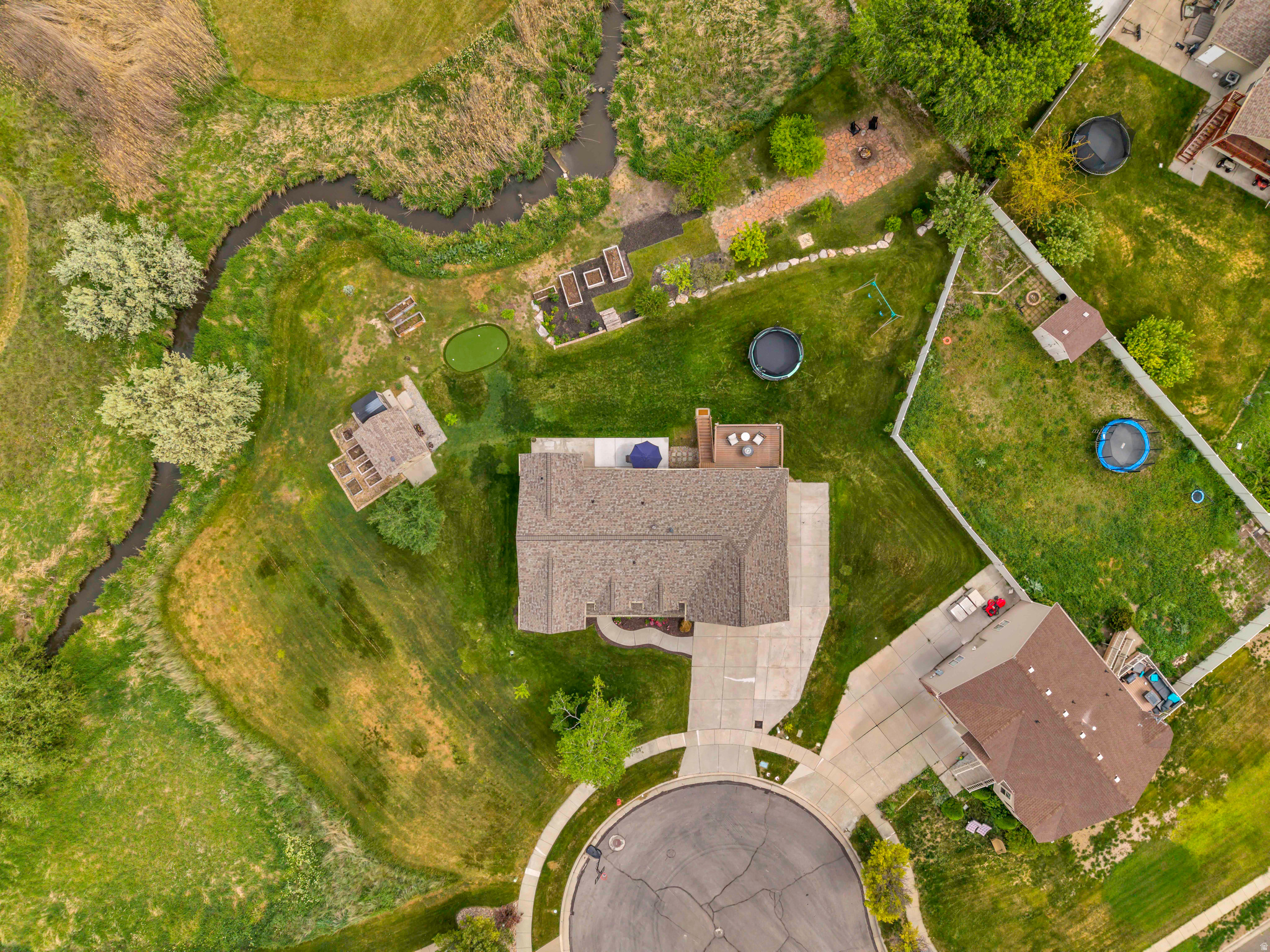main property photo 37