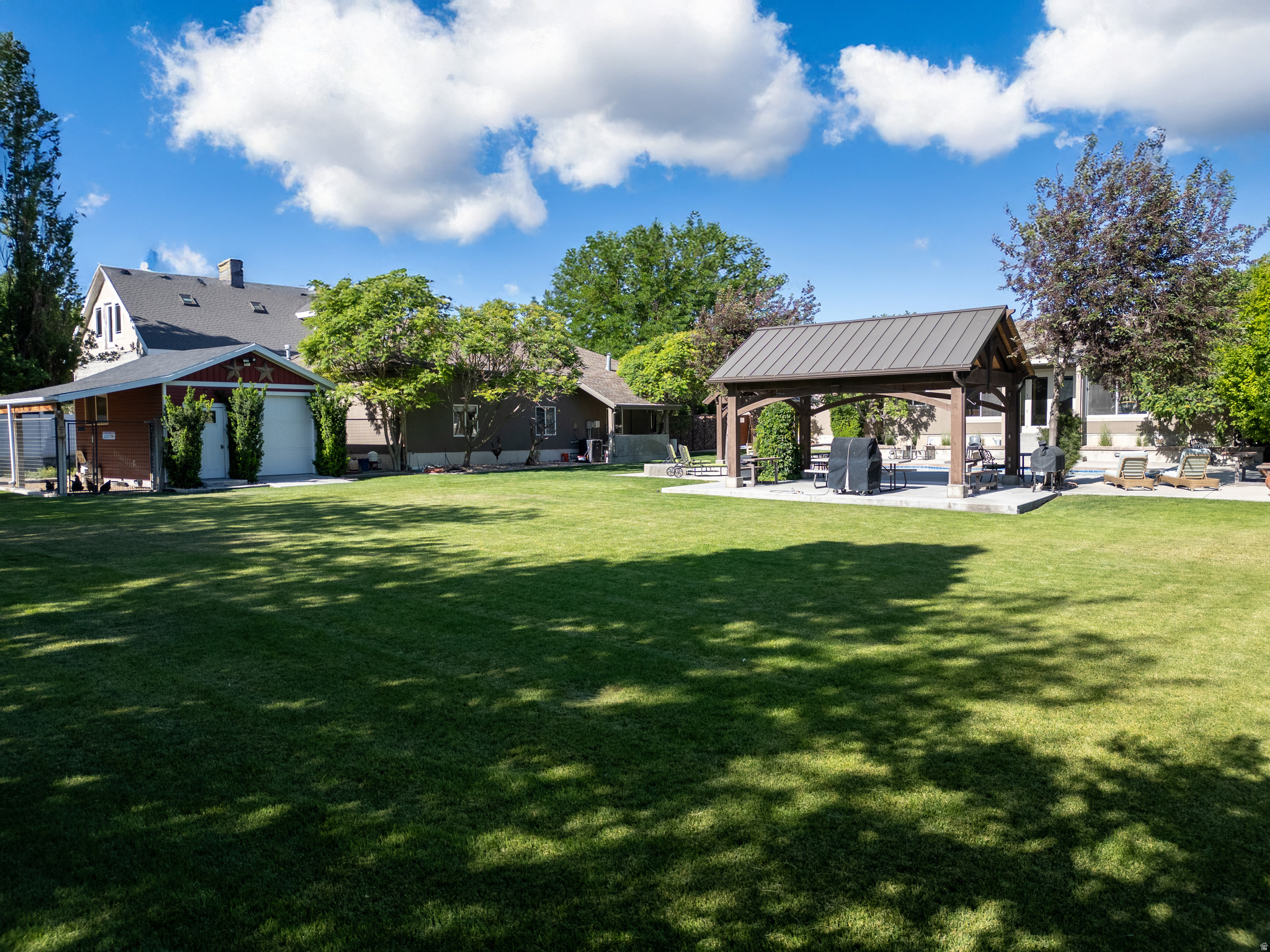 main property photo 5