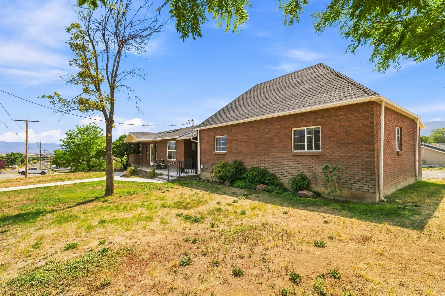 main property photo 9