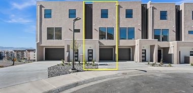 image of property with 3 Bed | 4 Bath | 1,952 Sqft