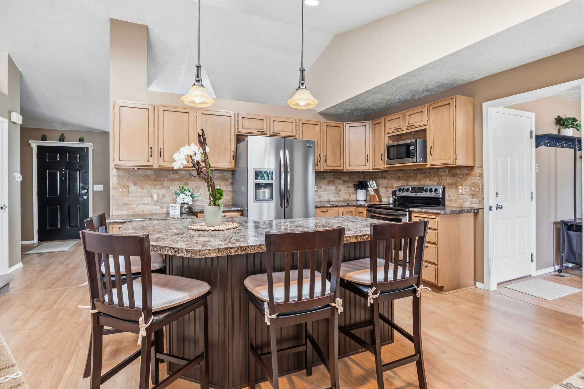 main property photo 9