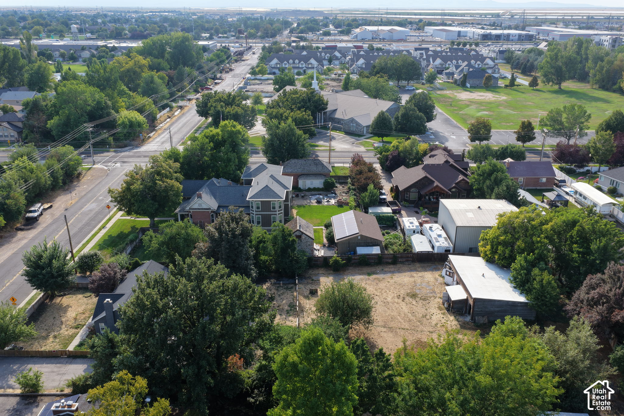 main property photo 28