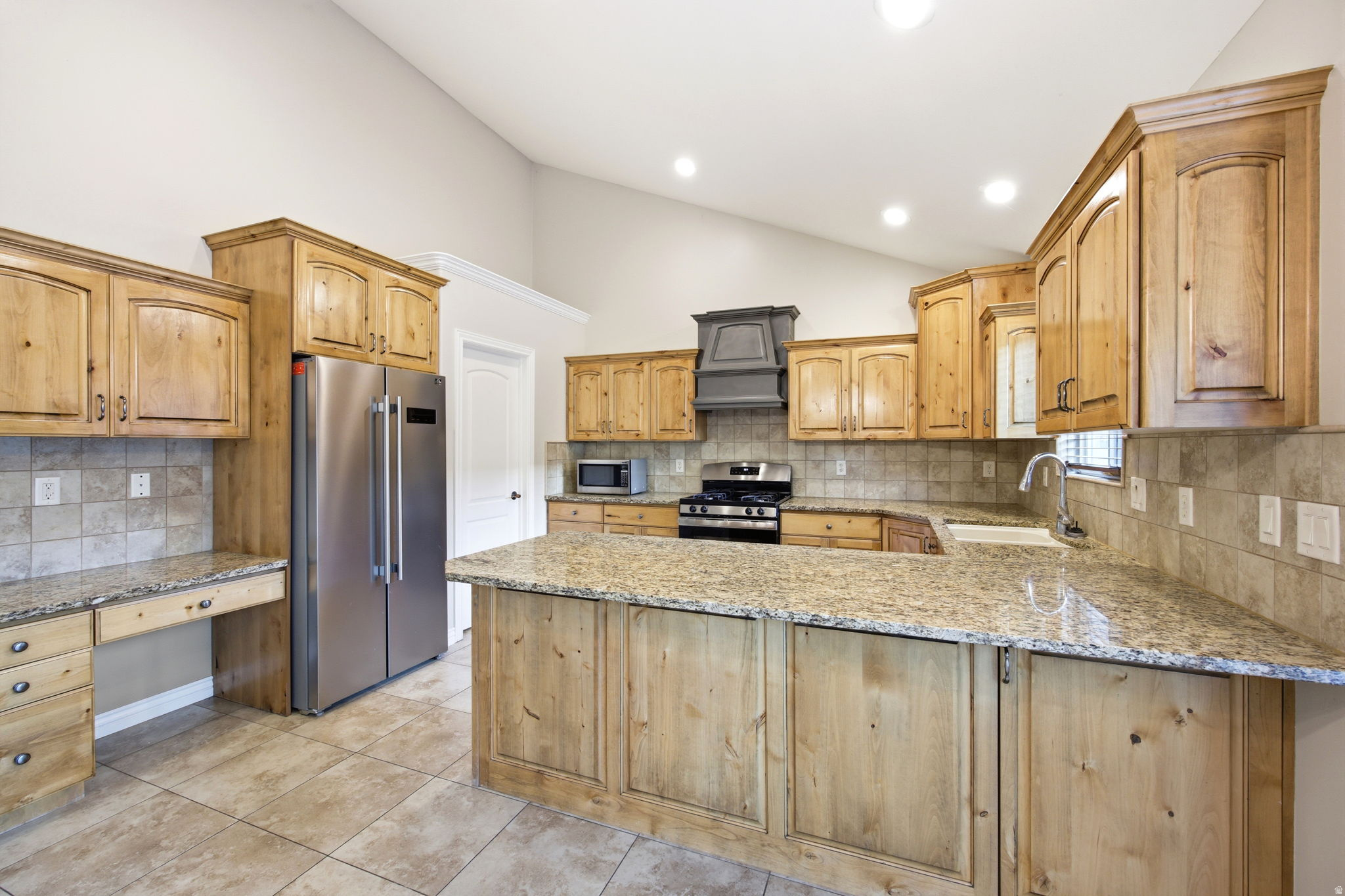 main property photo 9