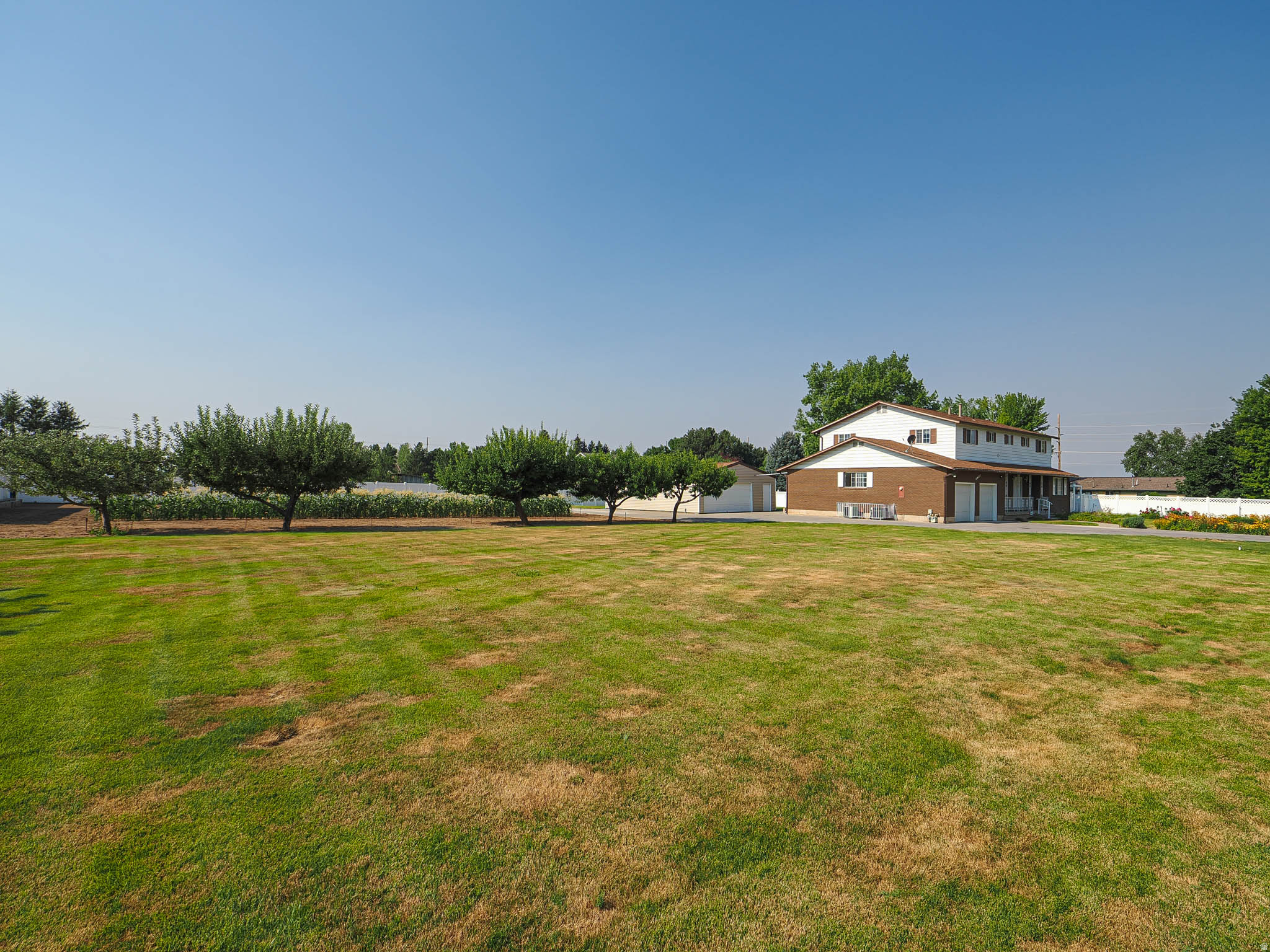 main property photo 16