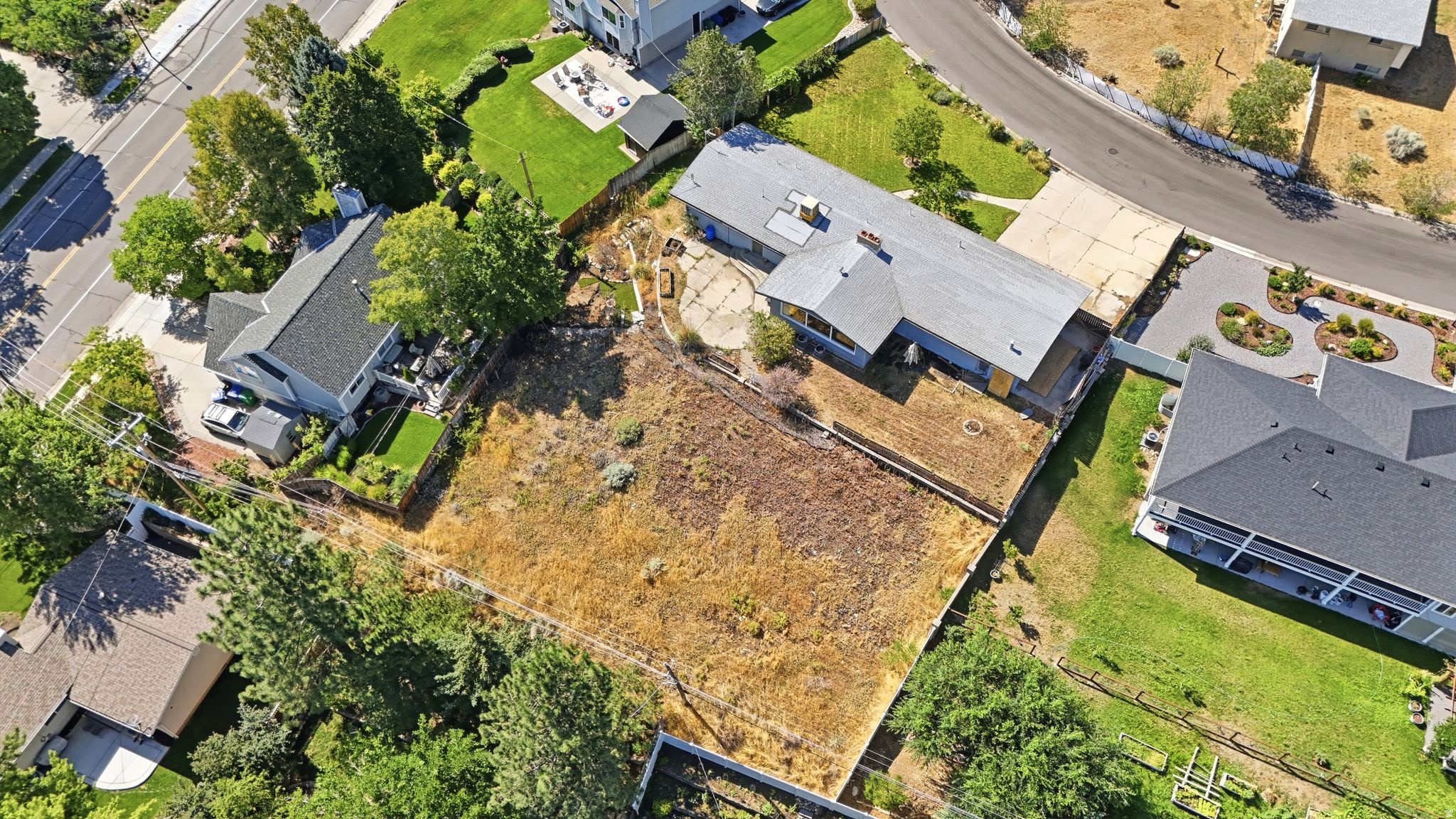 main property photo 34