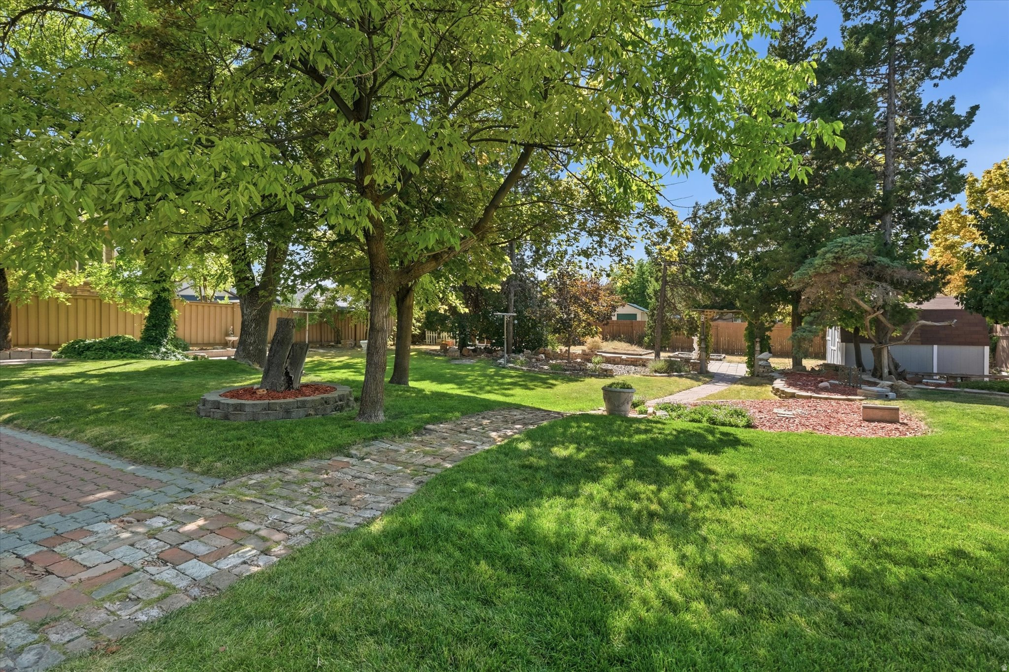 main property photo 25