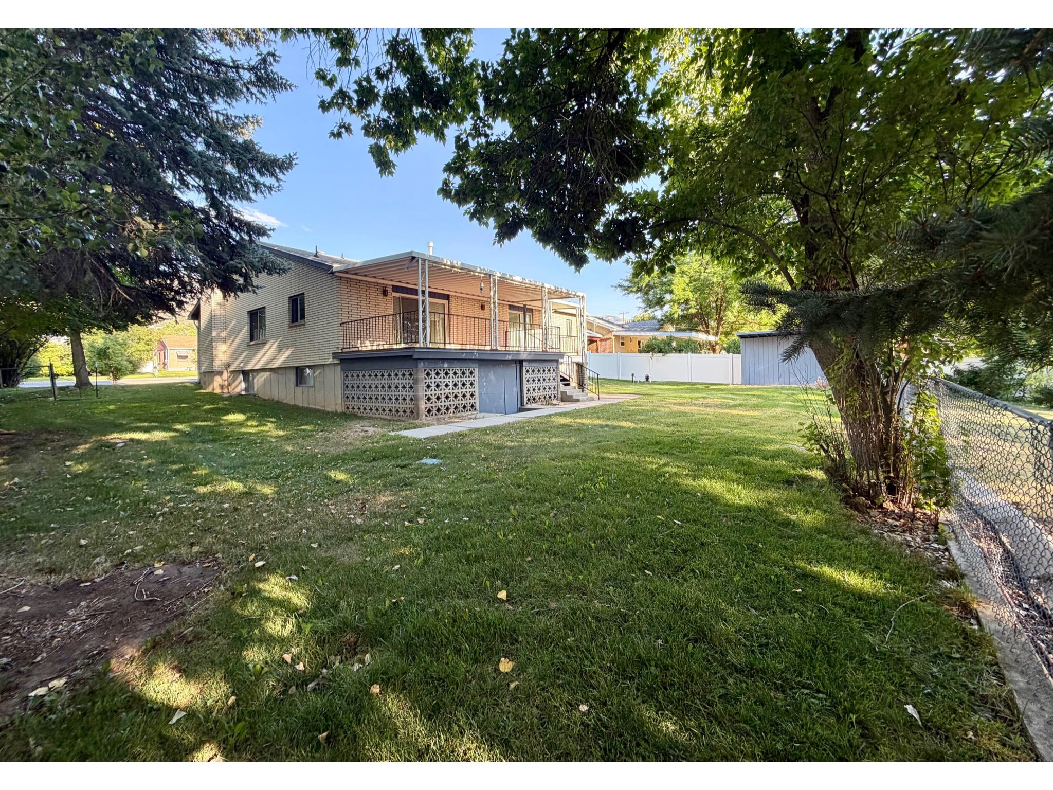 main property photo 28
