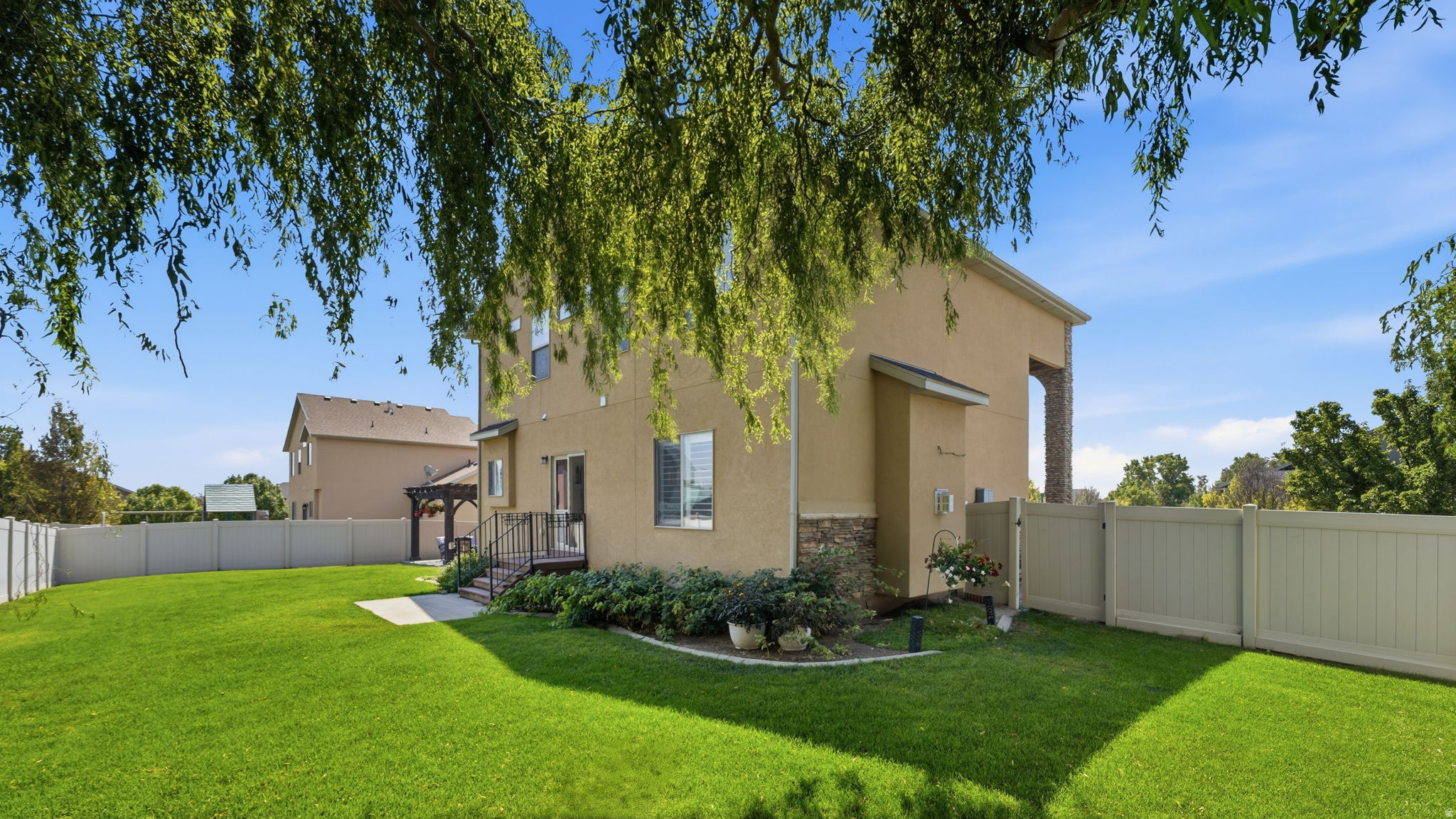 main property photo 23