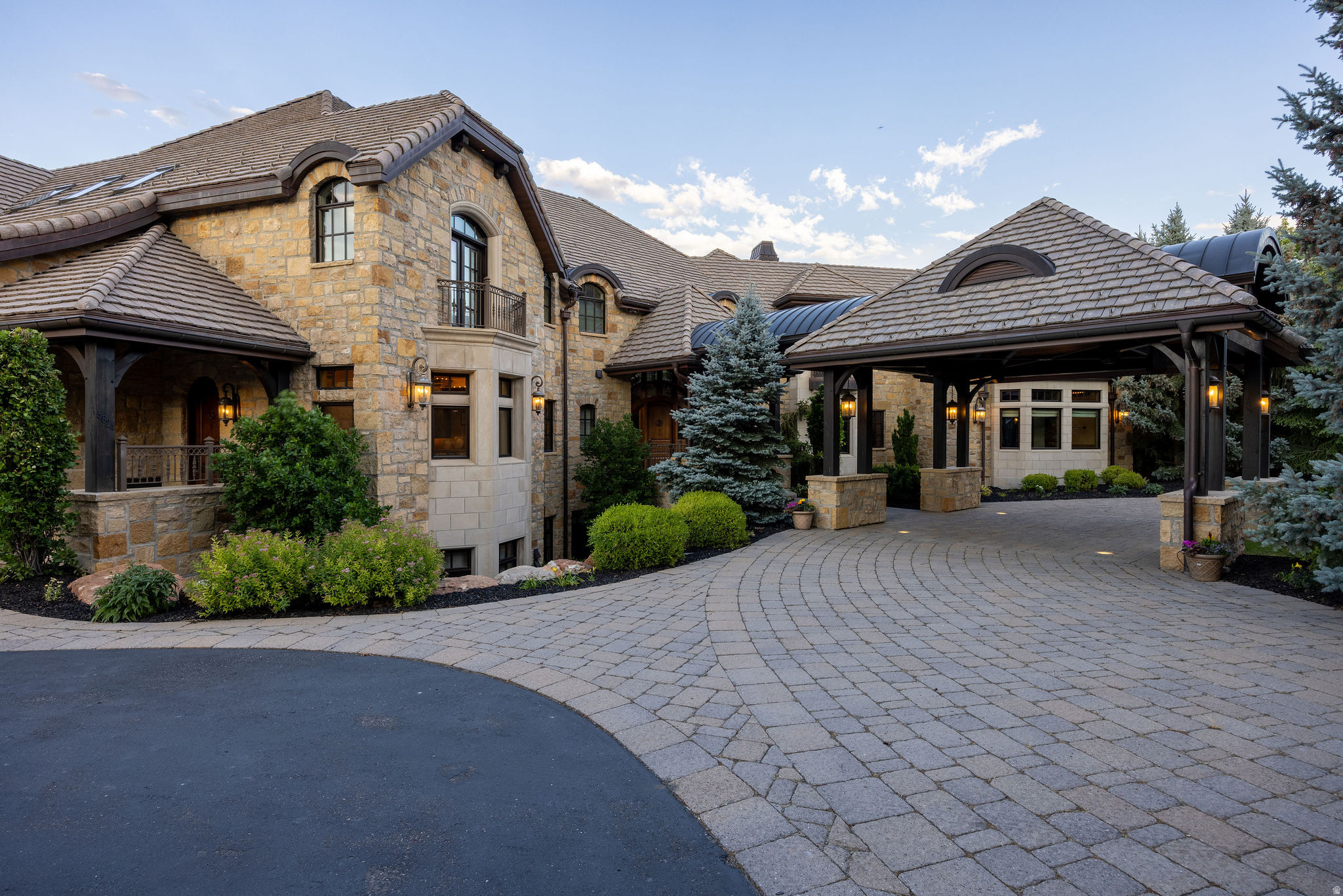 main property photo 123