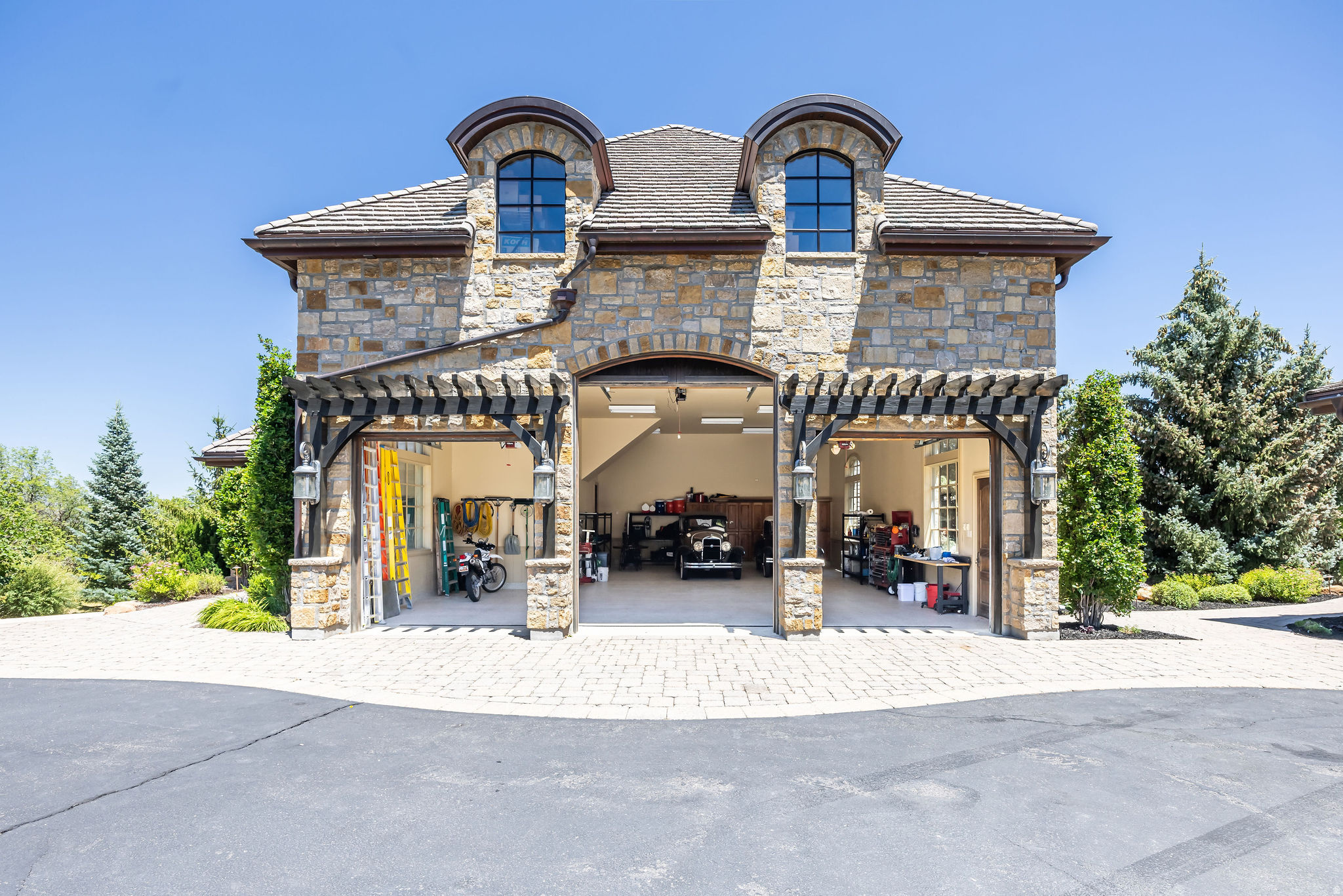 main property photo 5