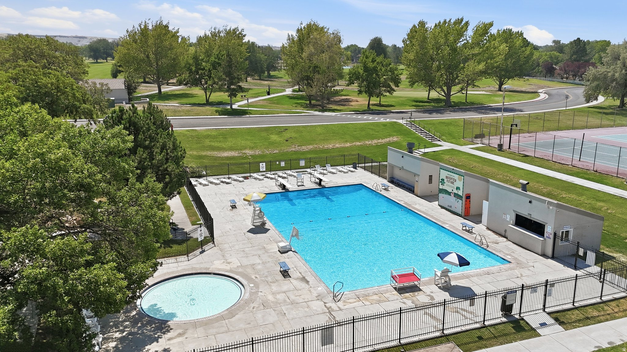 main property photo 40