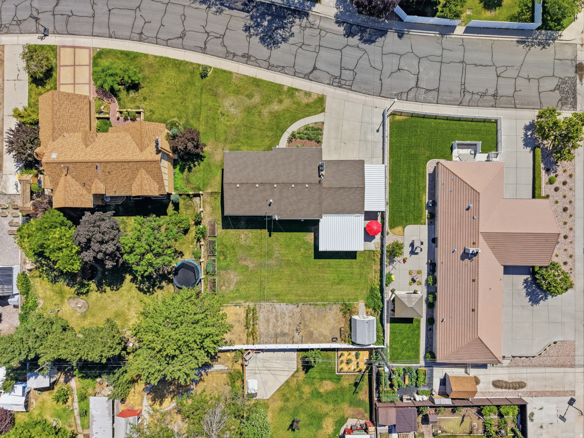 main property photo 32