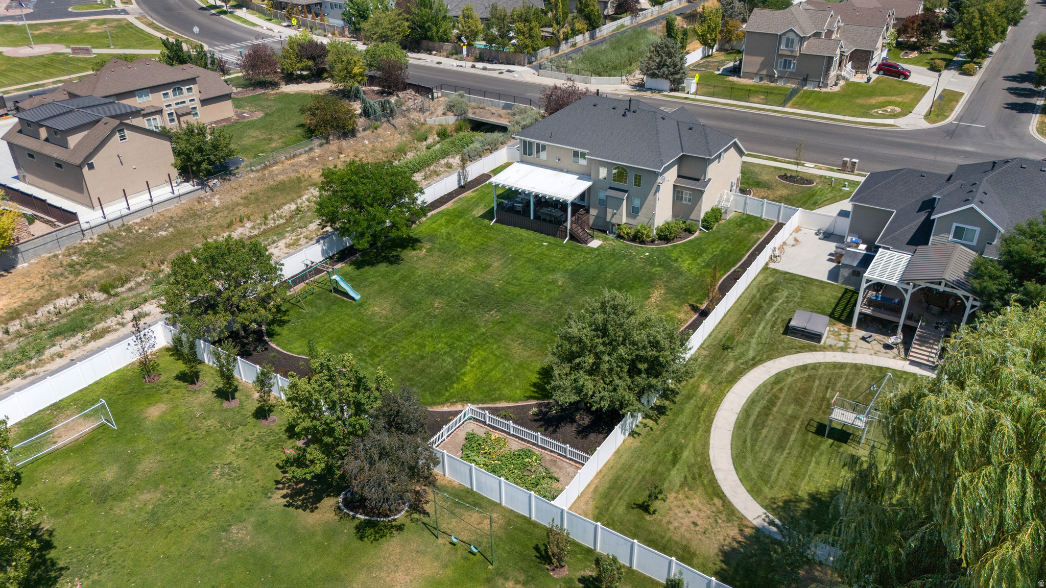 main property photo 51