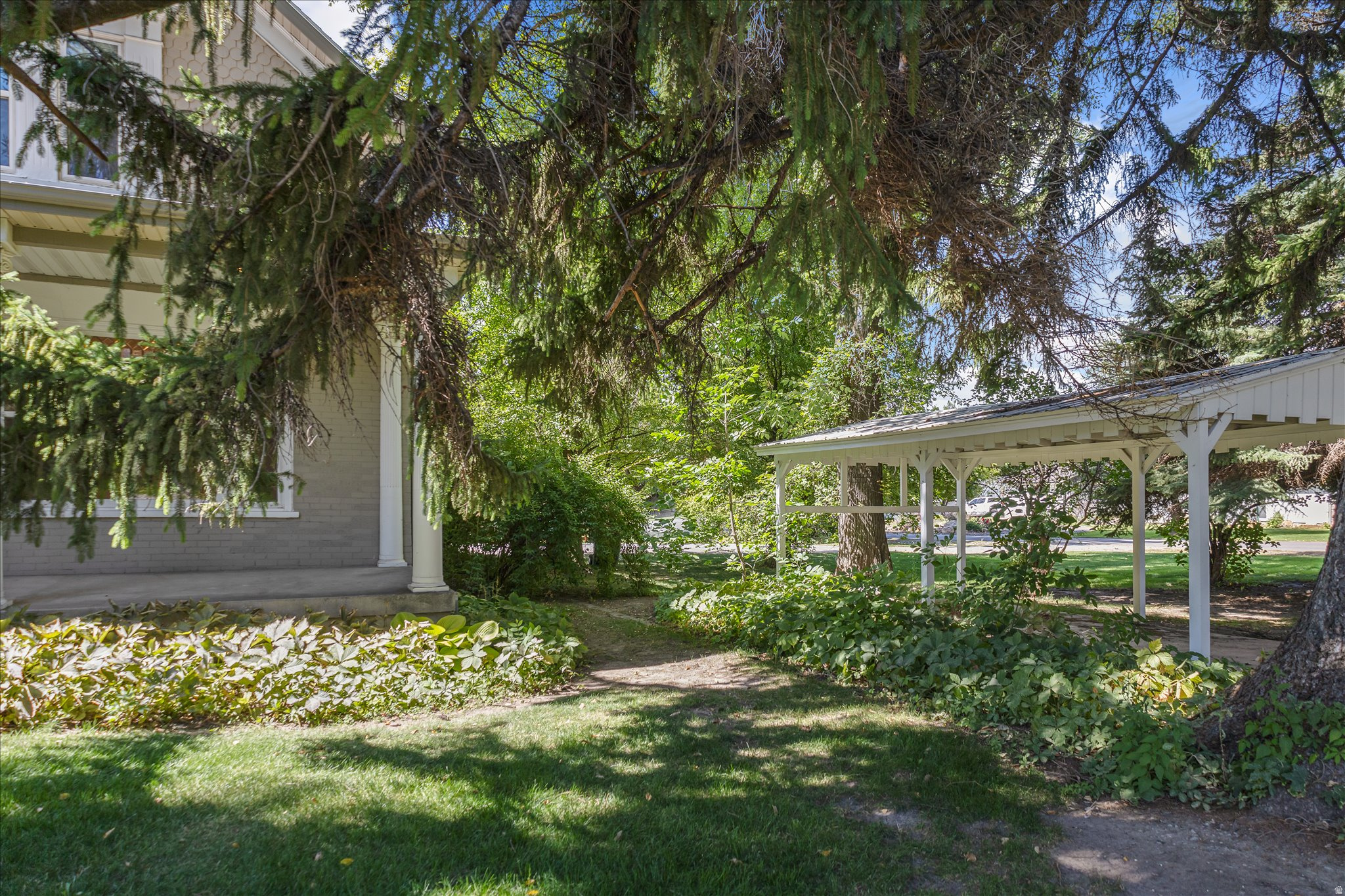 main property photo 30