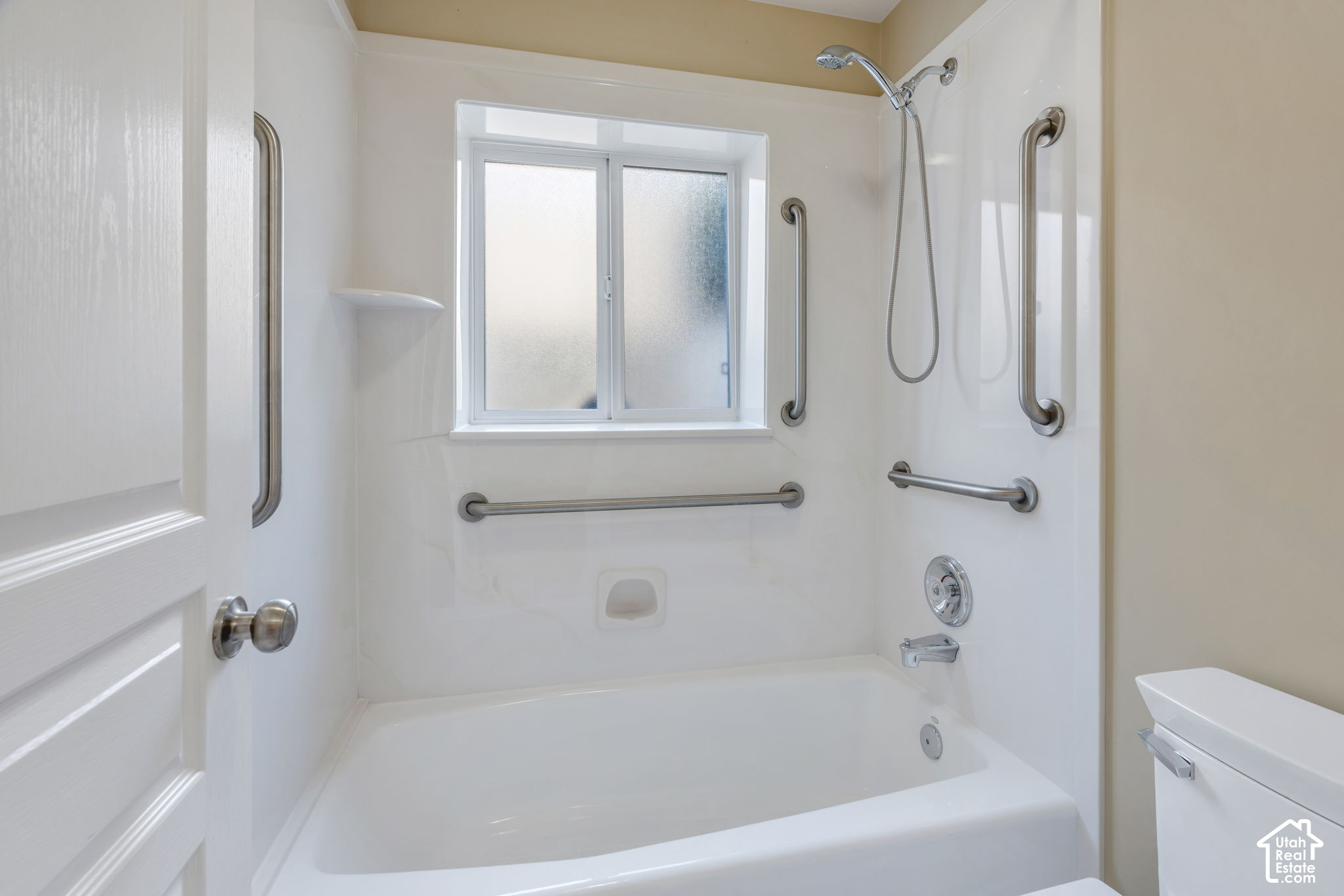 main property photo 28