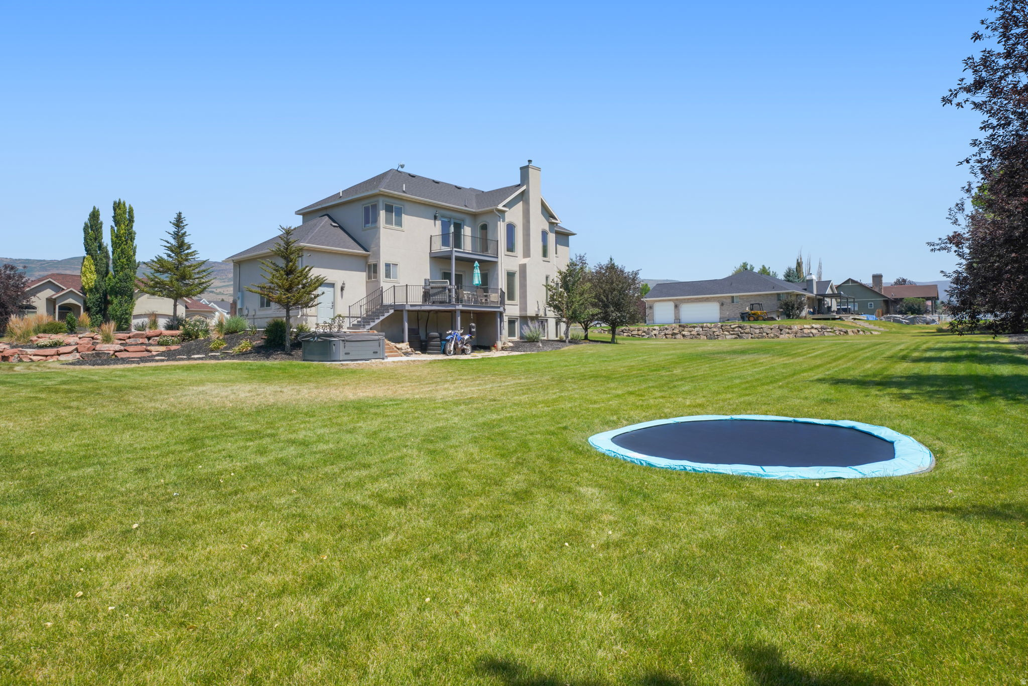 main property photo 40