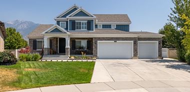image of property with 6 Bed | 4 Bath | 4,616 Sqft