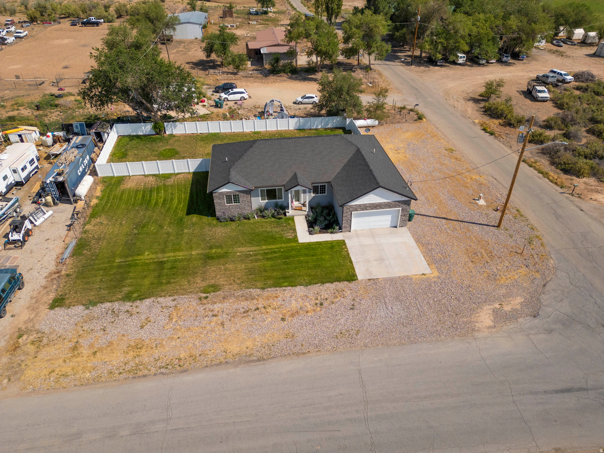 main property photo 40