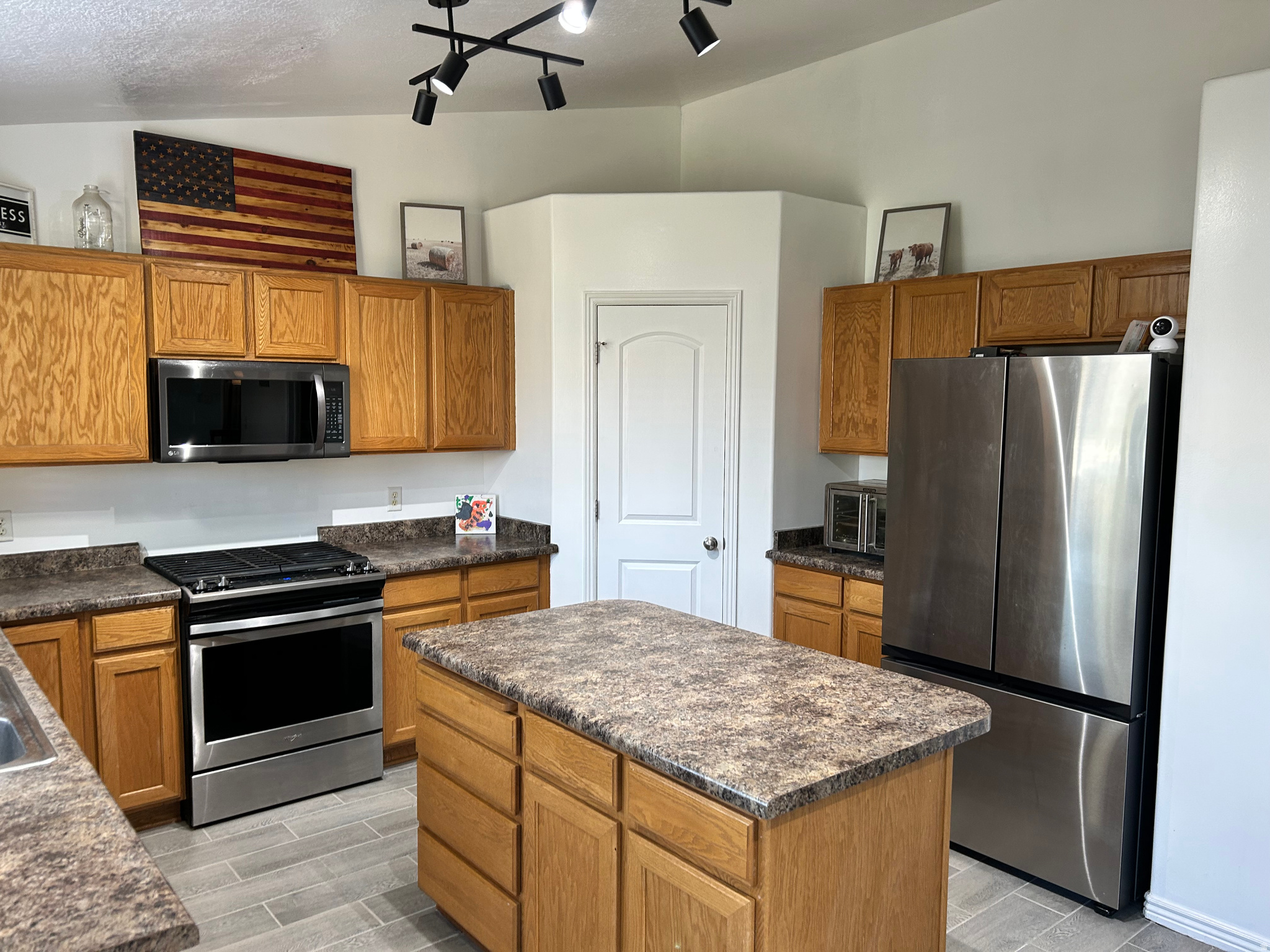 main property photo 11