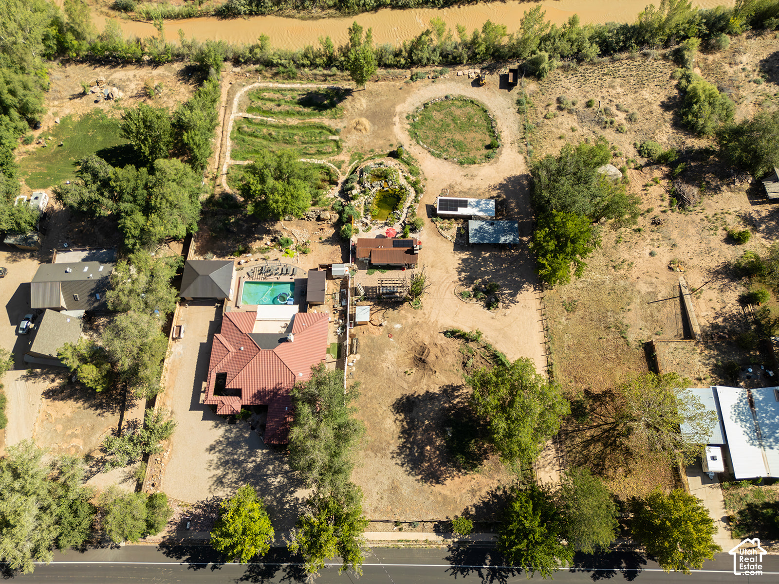 main property photo 14