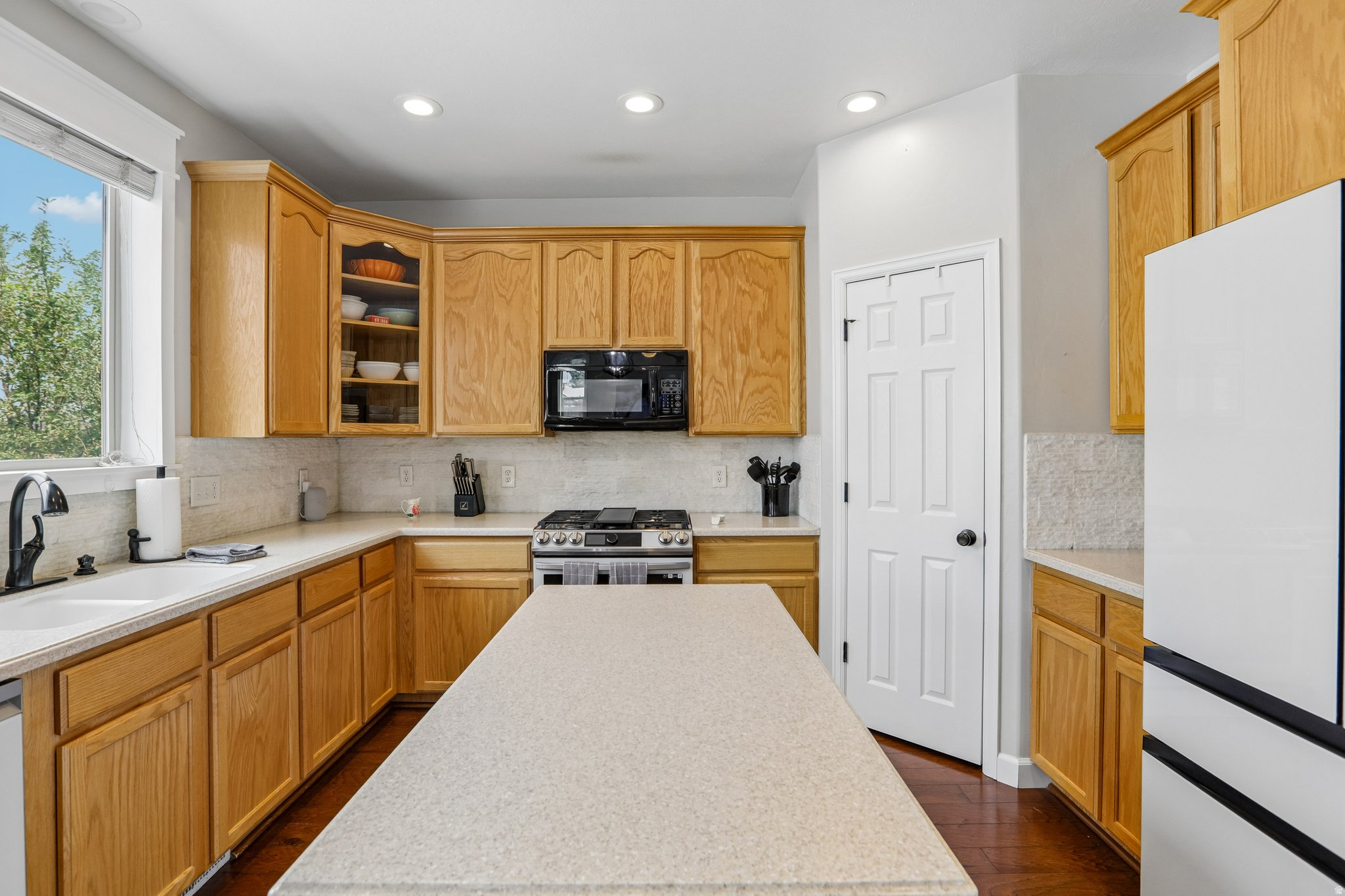 main property photo 14