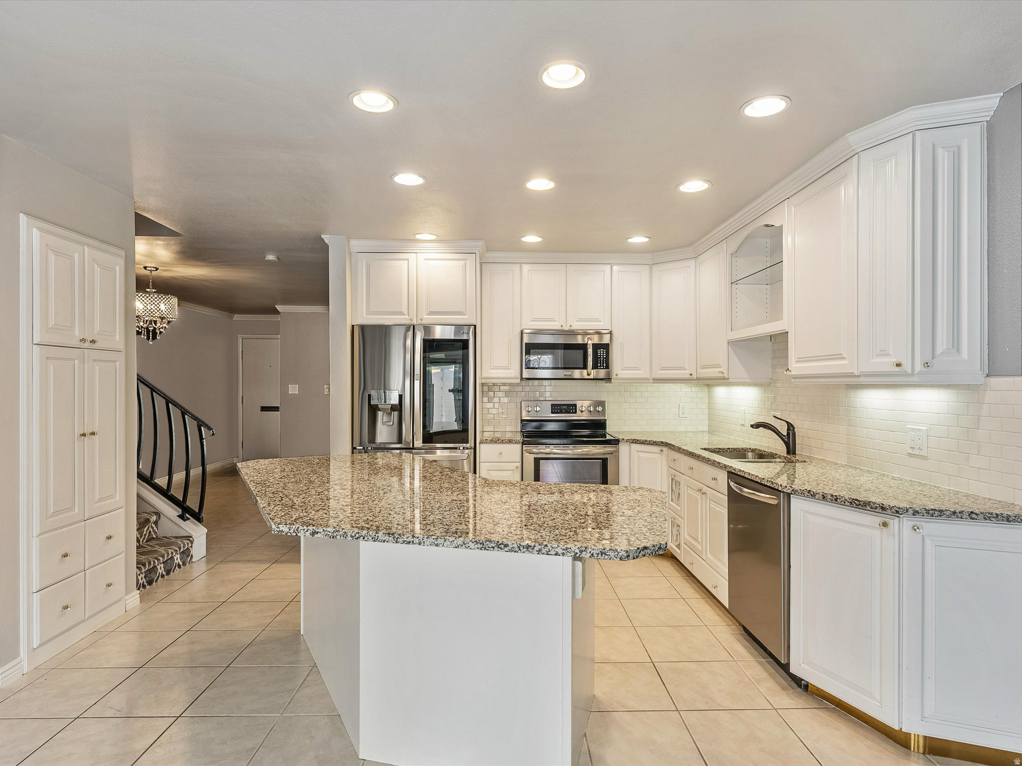 main property photo 16