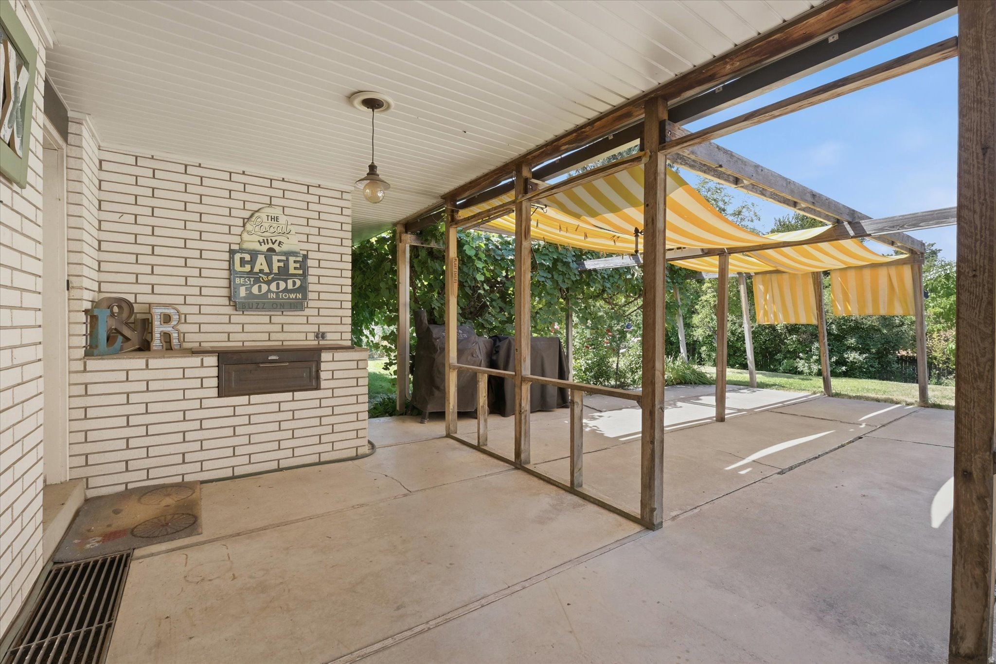 main property photo 41