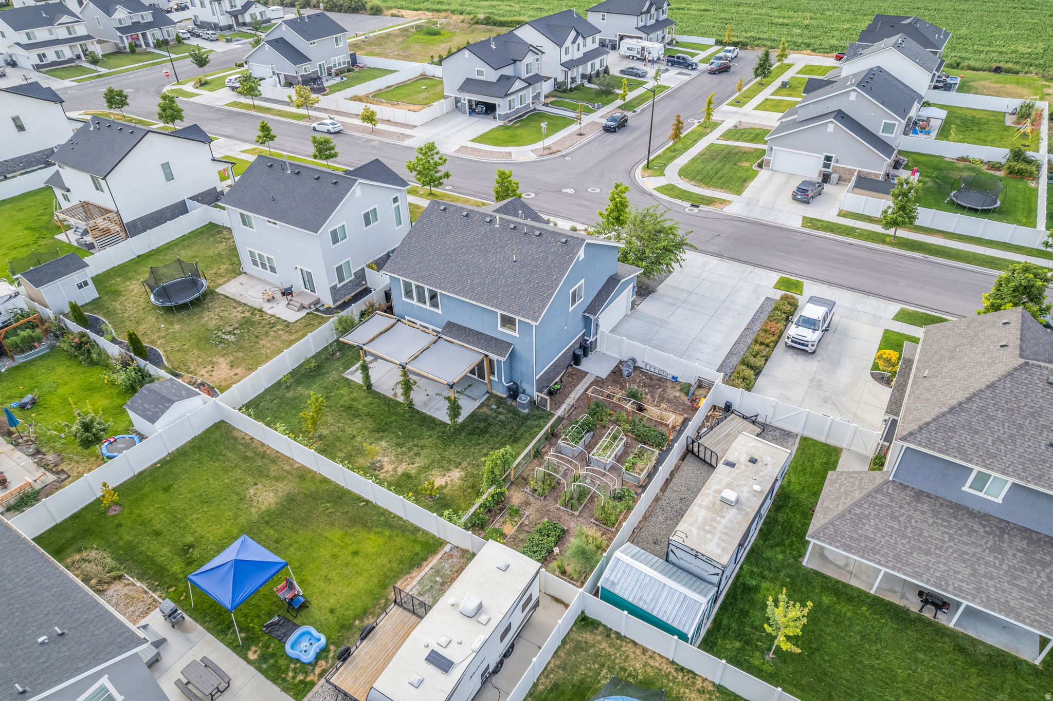 main property photo 40