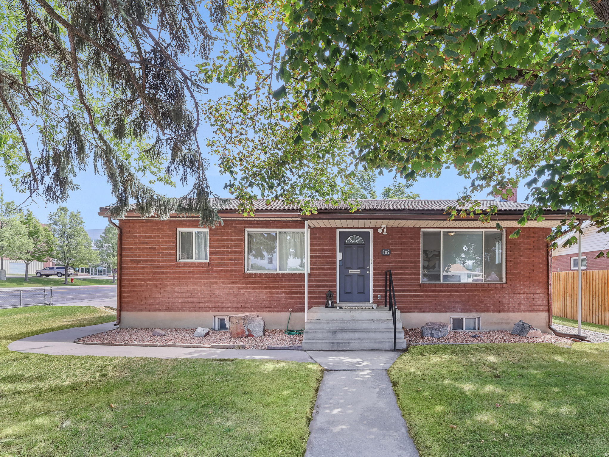 main property photo 28