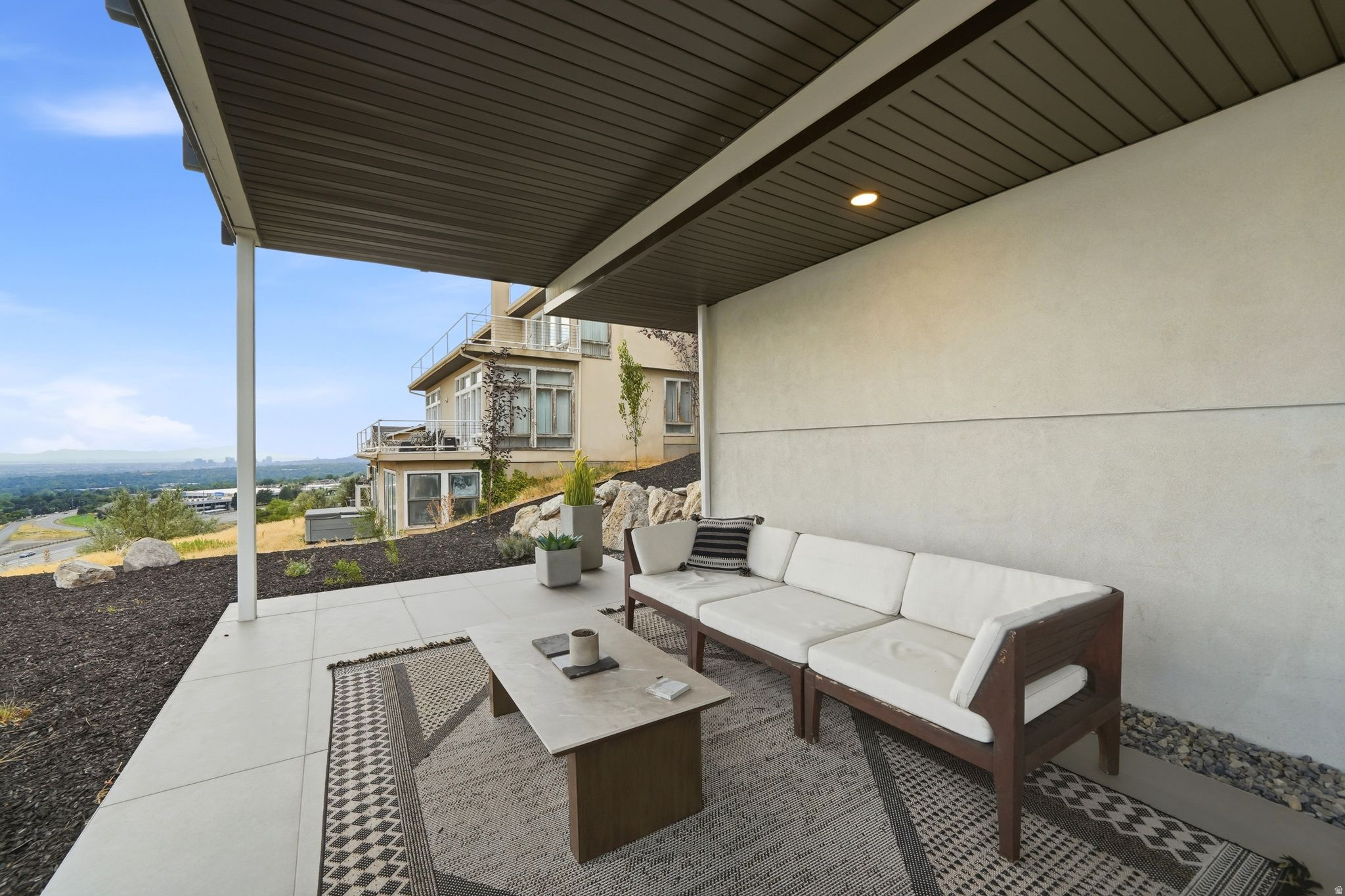 main property photo 74