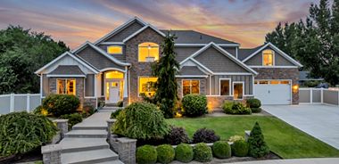 image of property with 6 Bed | 4 Bath | 4,881 Sqft