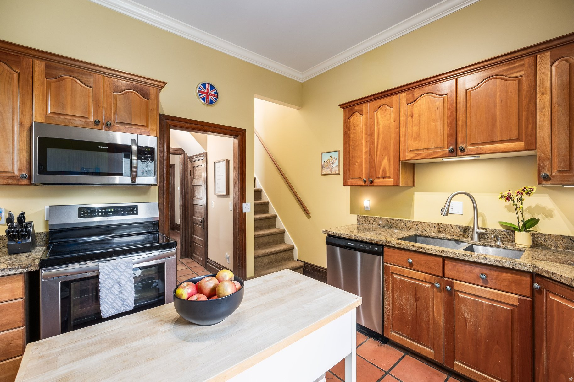 main property photo 16