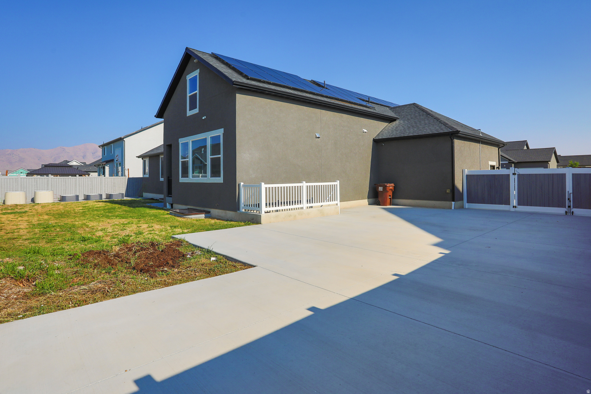main property photo 23
