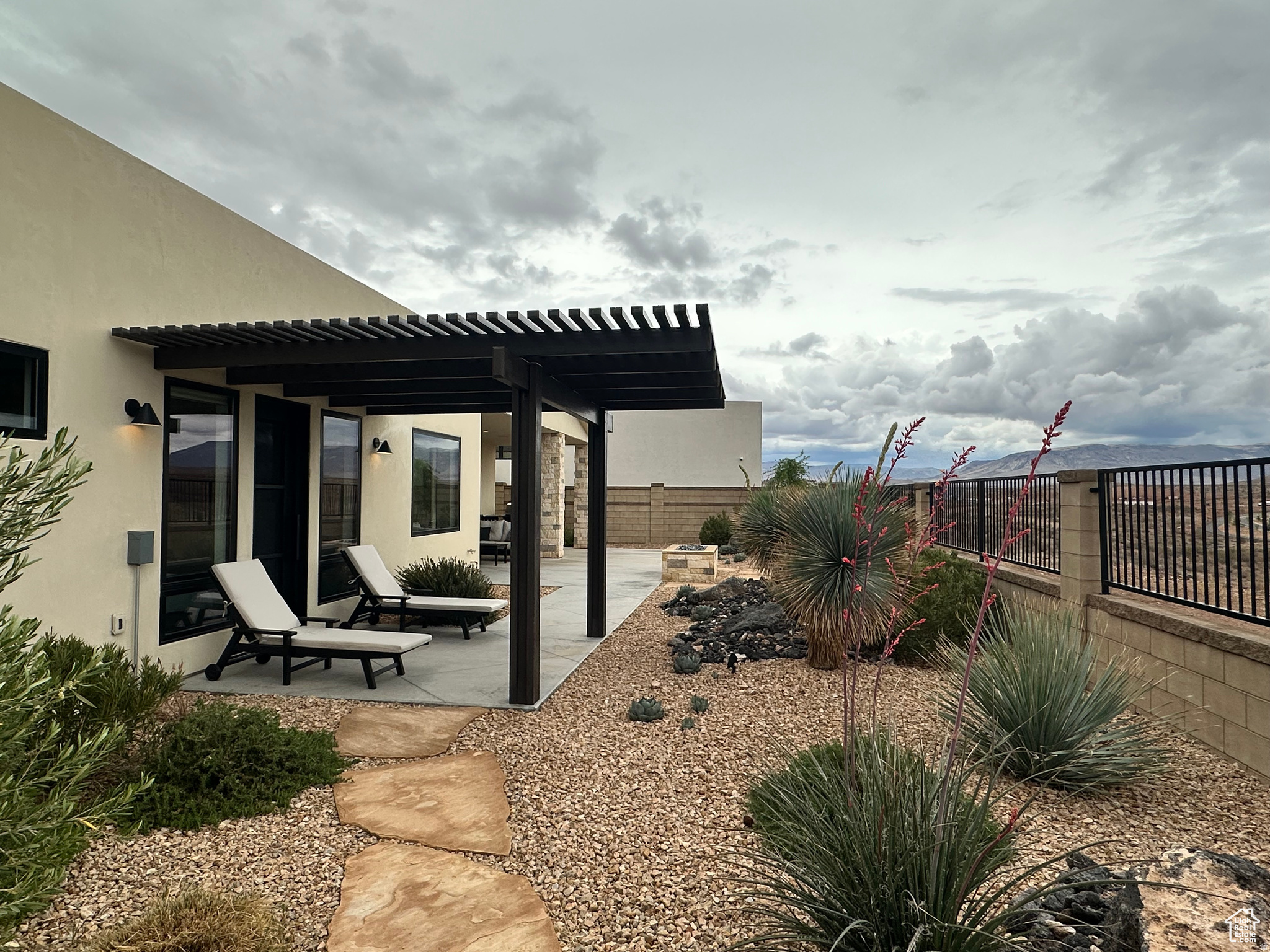 main property photo 33