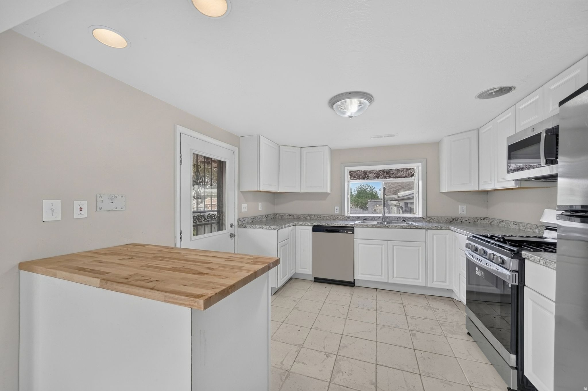 main property photo 46