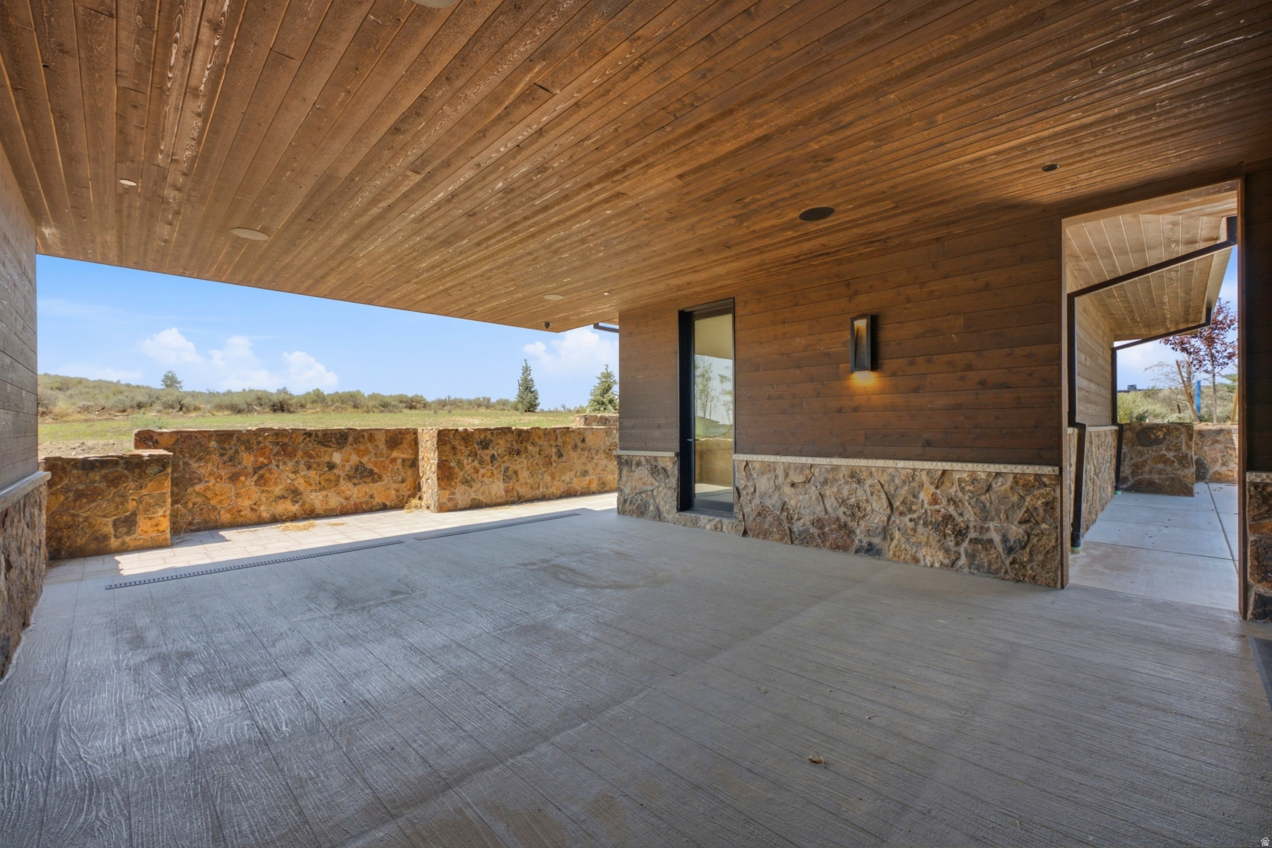 main property photo 67