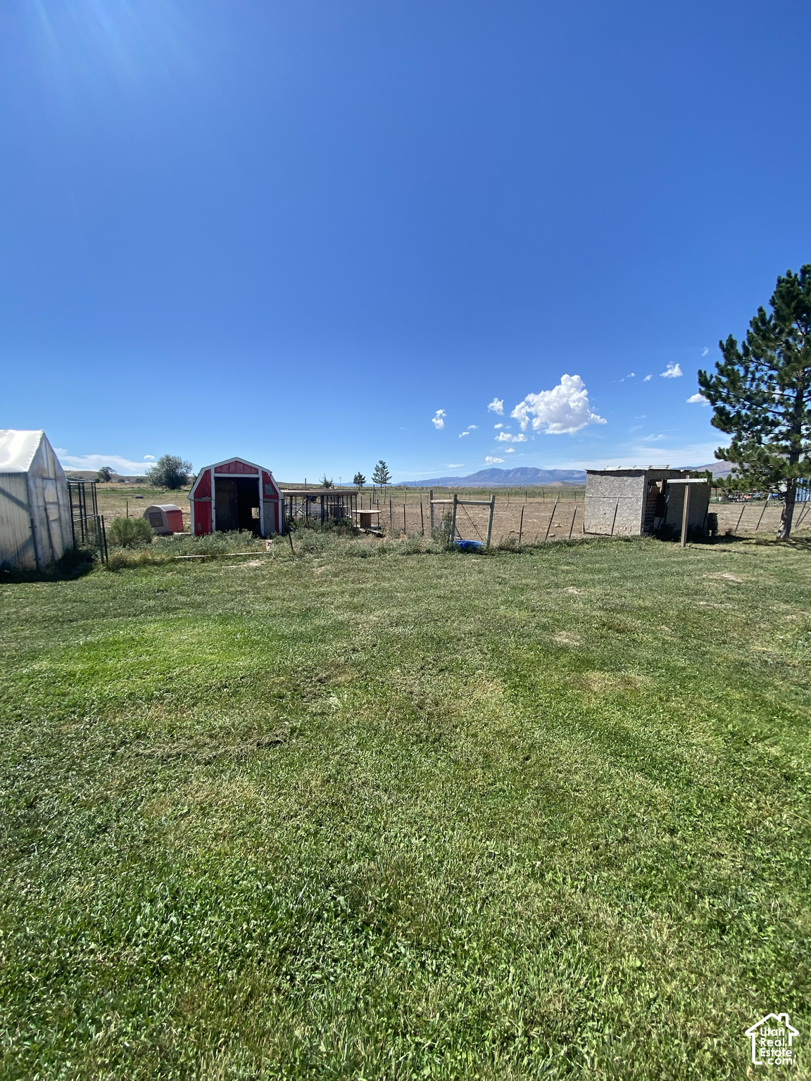 main property photo 28