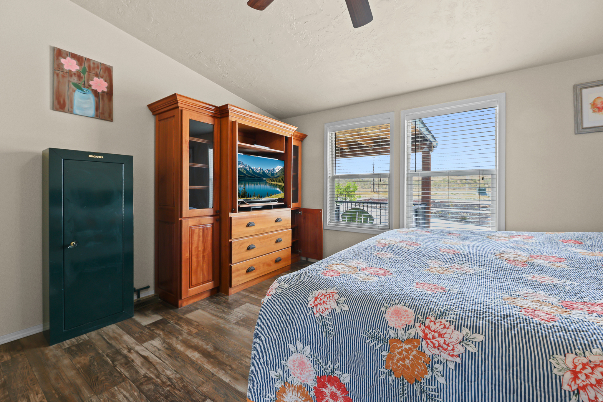 main property photo 30