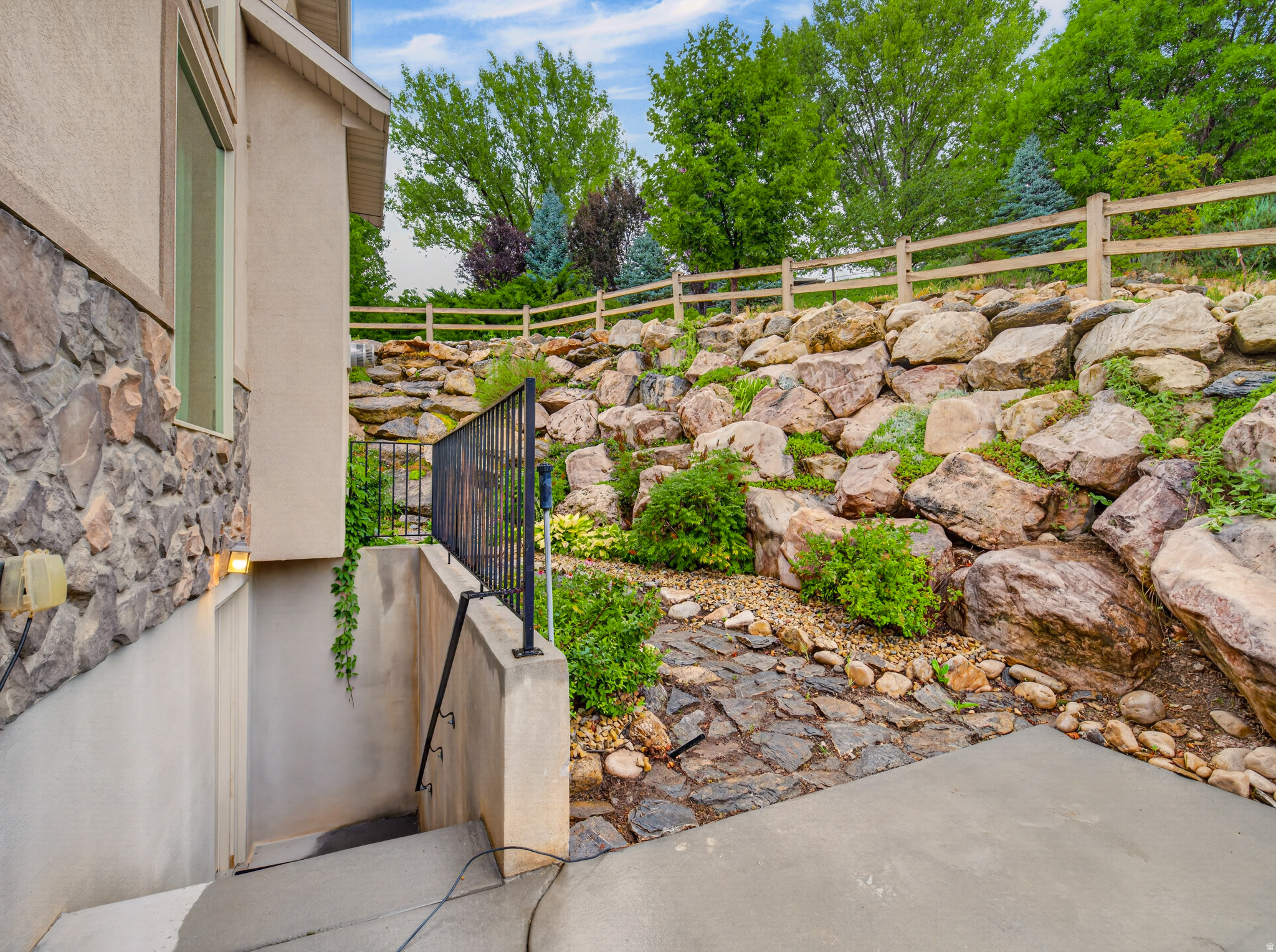 main property photo 9