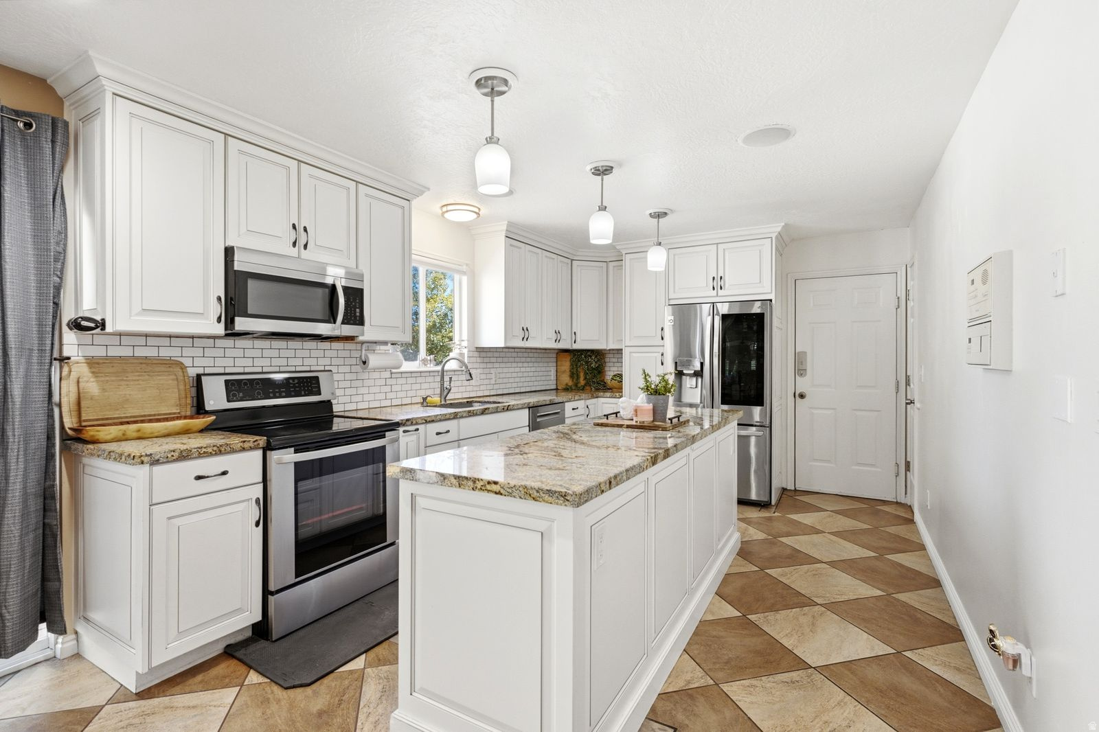 main property photo 7